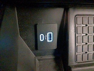USB/AUX Ports
