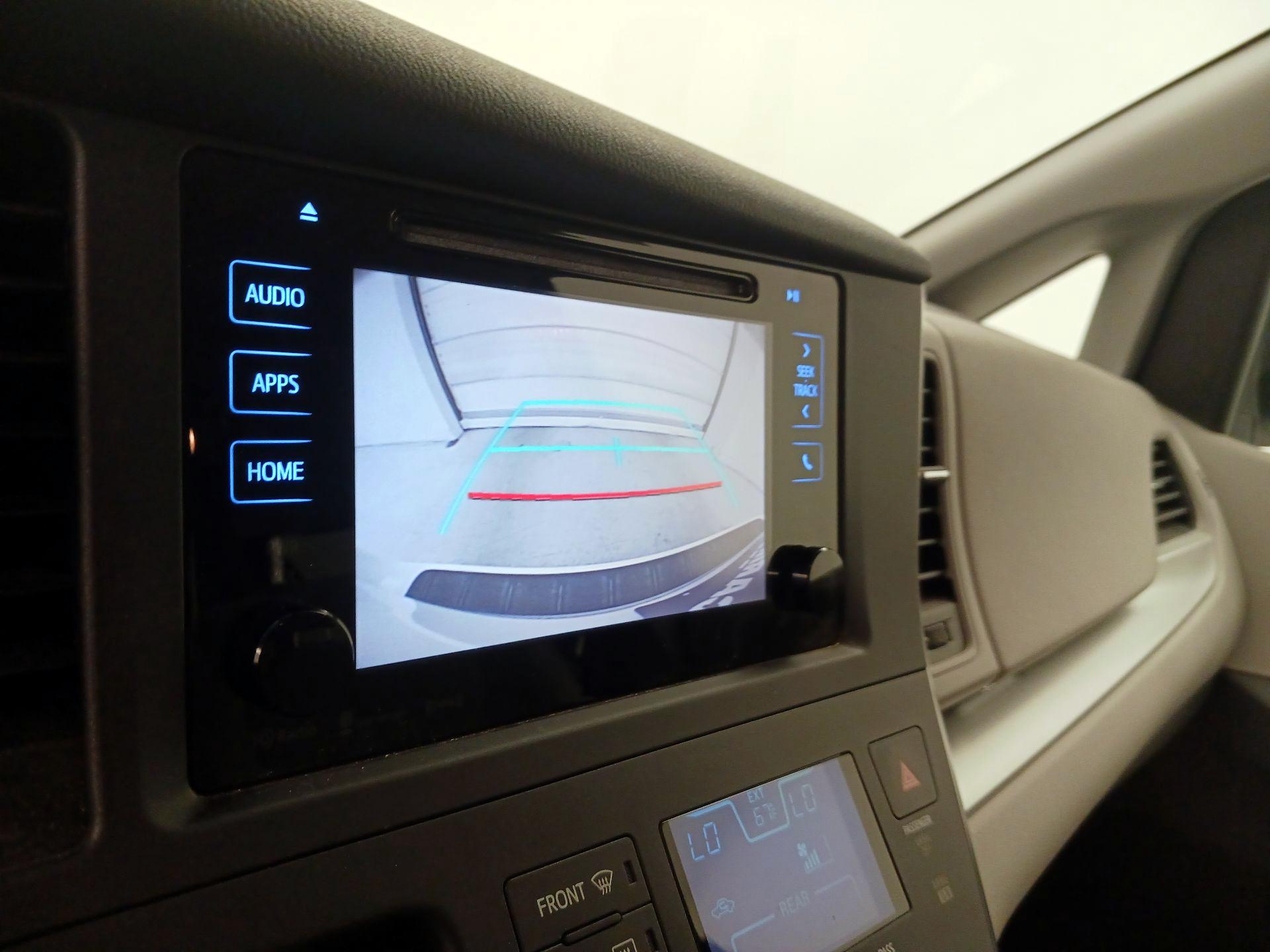 Thumbnail: 2016 Toyota Sienna - 14