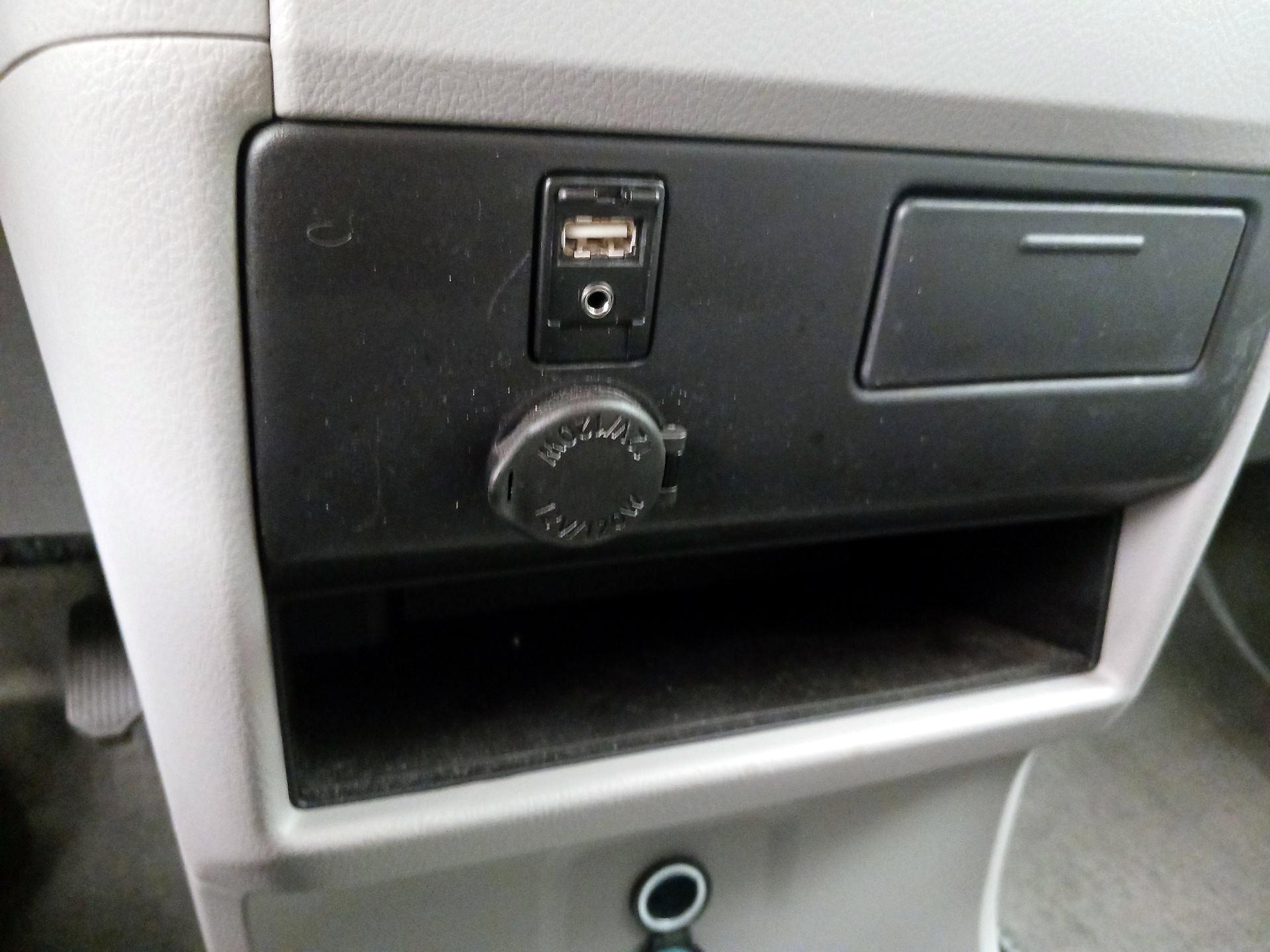 Thumbnail: 2016 Toyota Sienna - 18