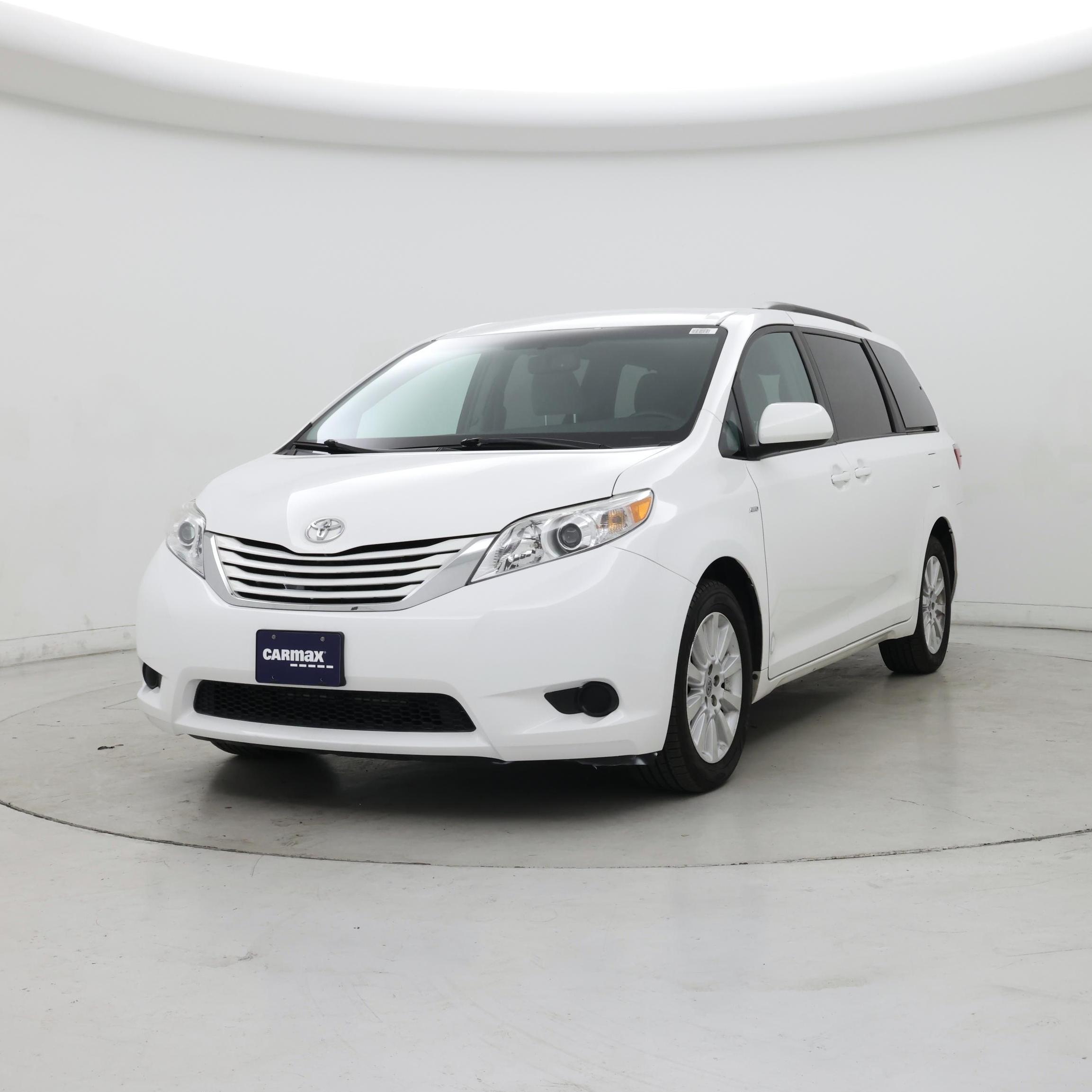 Thumbnail: 2016 Toyota Sienna - 4