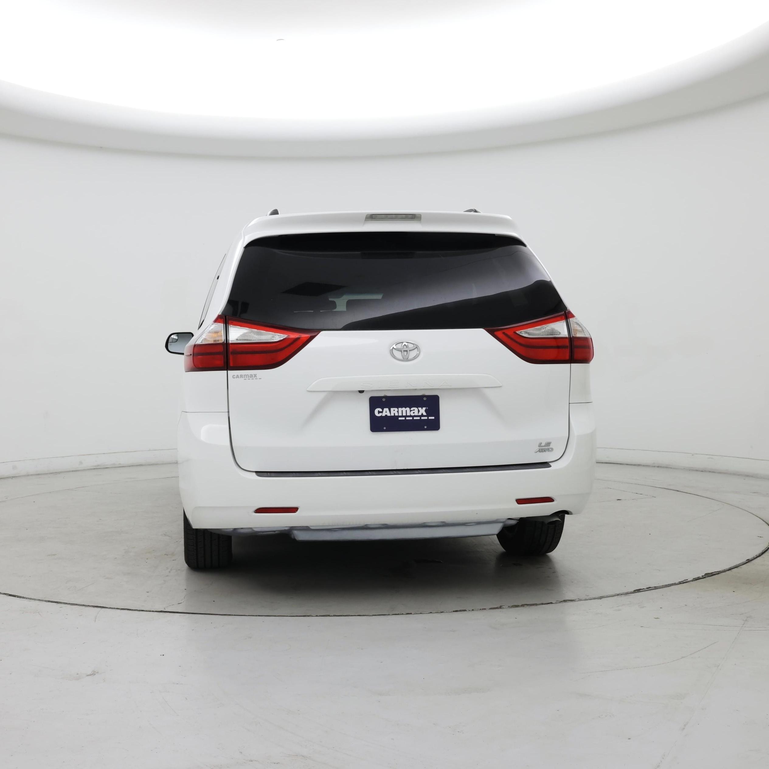 Thumbnail: 2016 Toyota Sienna - 6