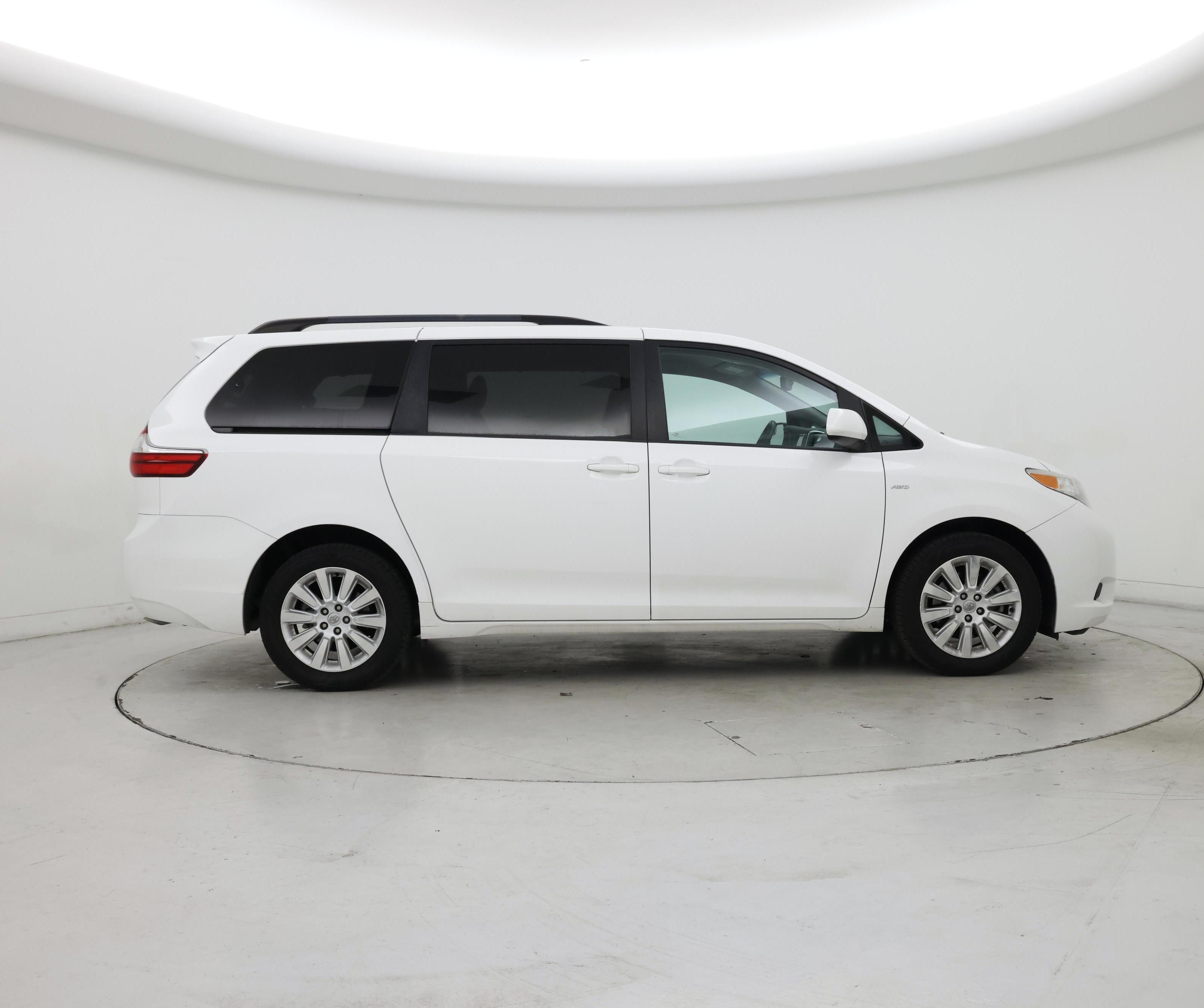 Thumbnail: 2016 Toyota Sienna - 7