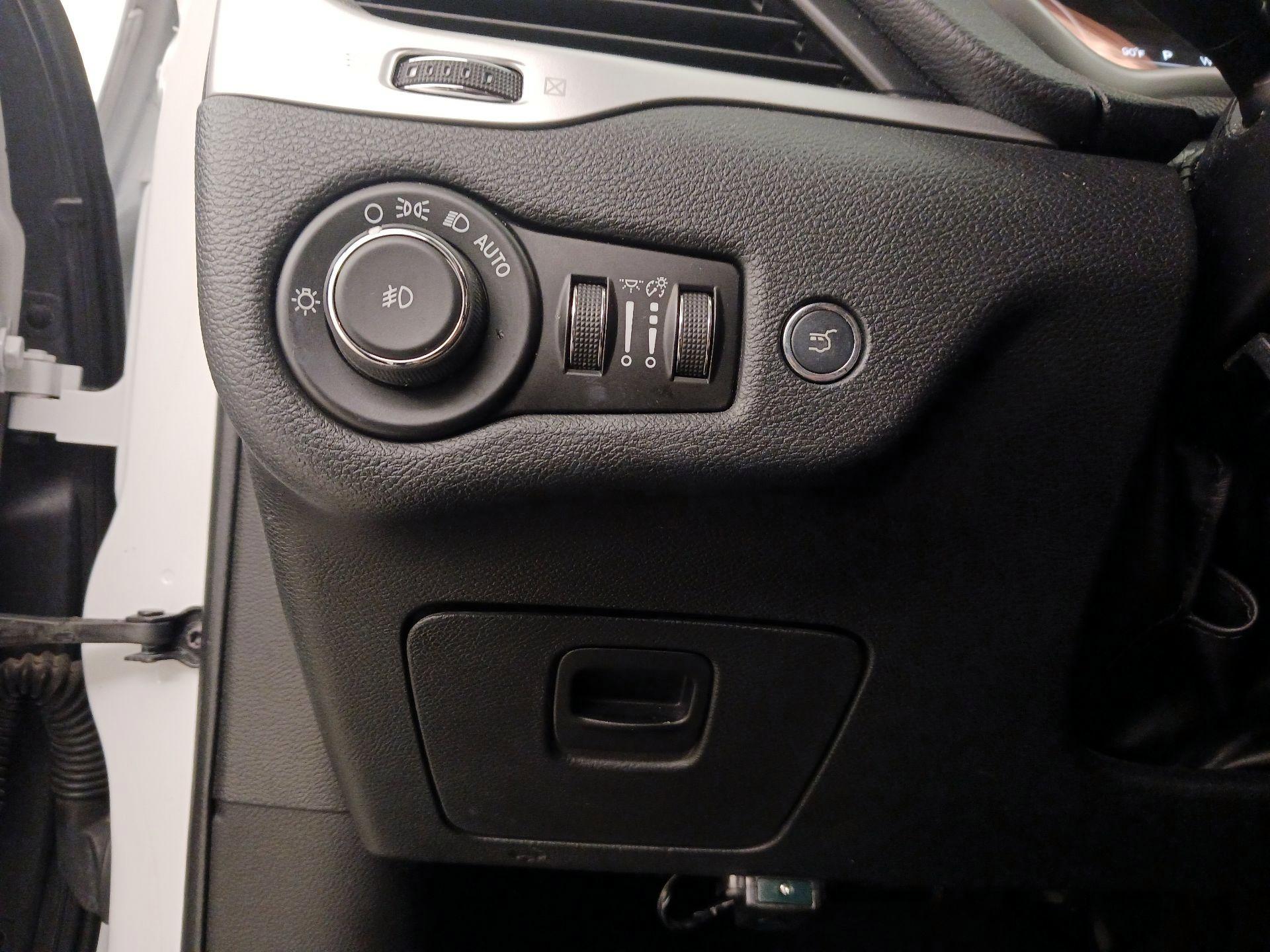 Thumbnail: 2016 Jeep Cherokee - 13