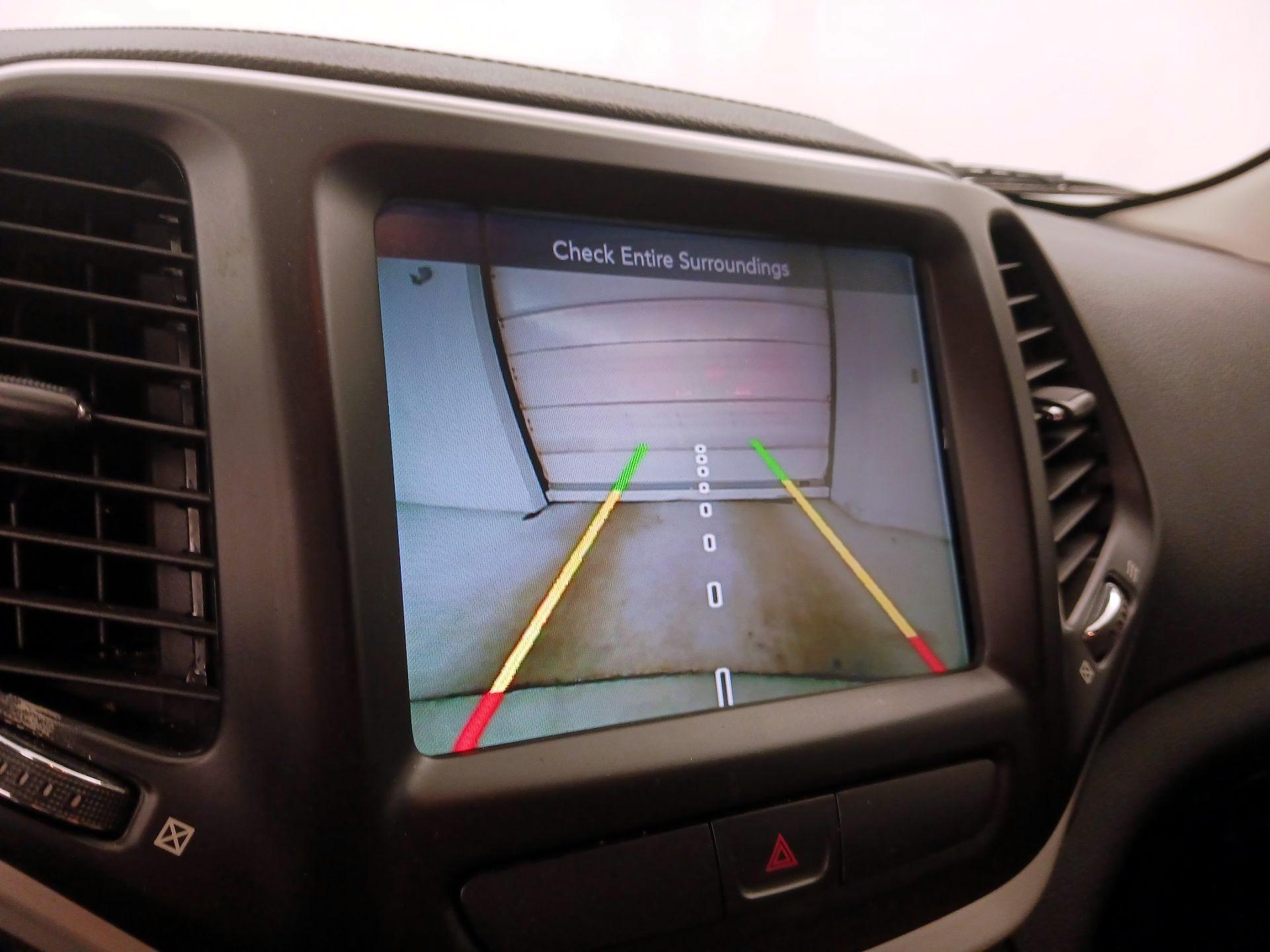 Thumbnail: 2016 Jeep Cherokee - 15