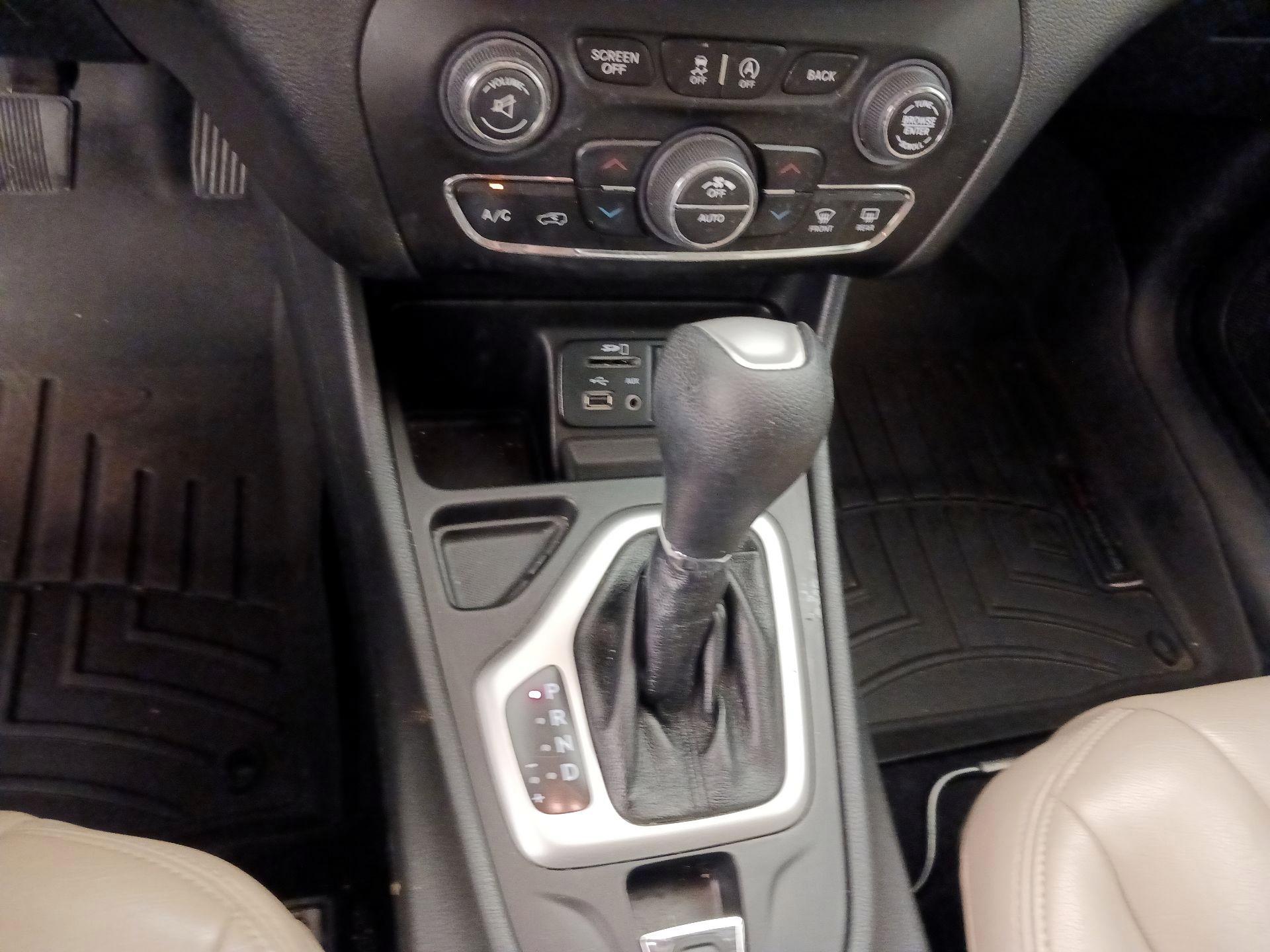 Thumbnail: 2016 Jeep Cherokee - 18