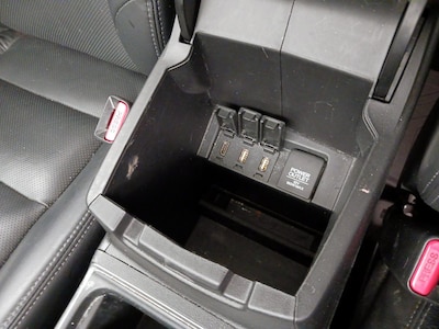 USB/AUX Ports