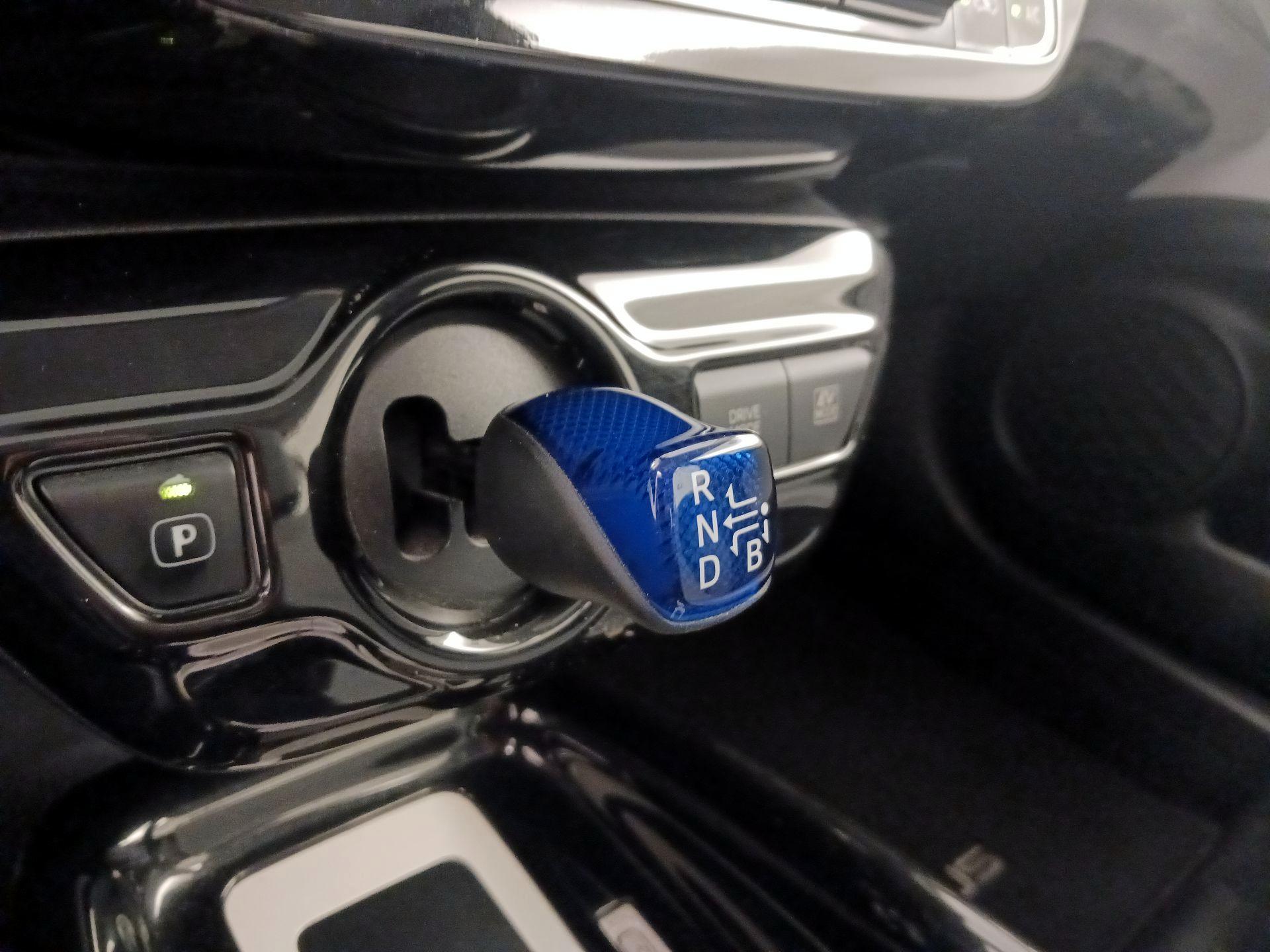 Thumbnail: 2017 Toyota Prius - 18