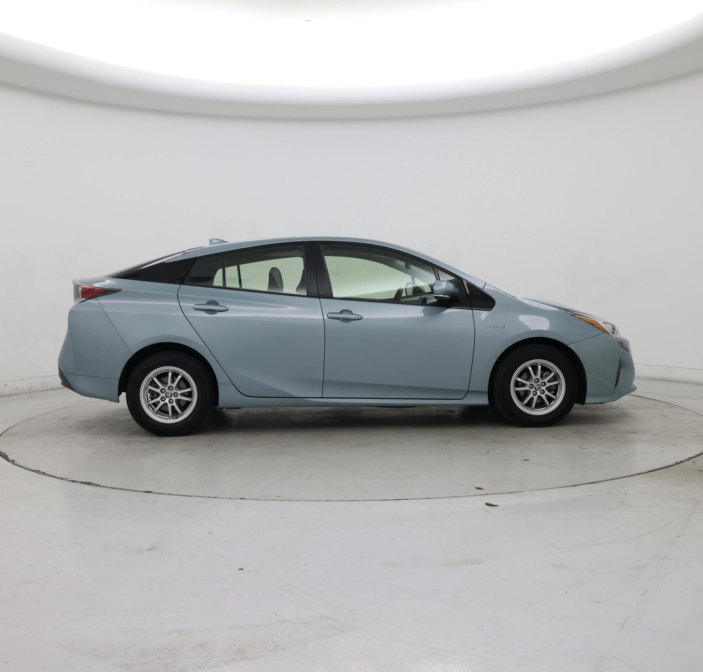 Thumbnail: 2017 Toyota Prius - 7