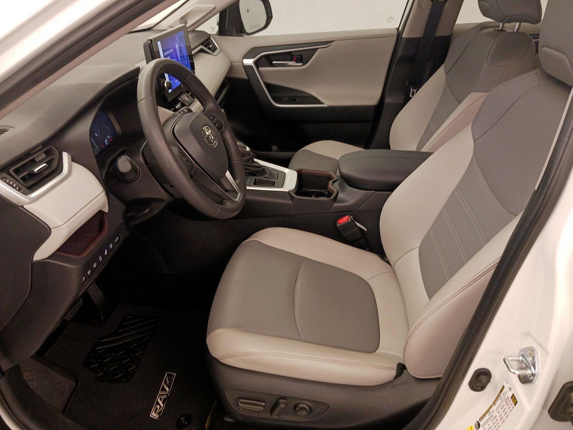 Thumbnail: 2025 Toyota RAV4 - 11