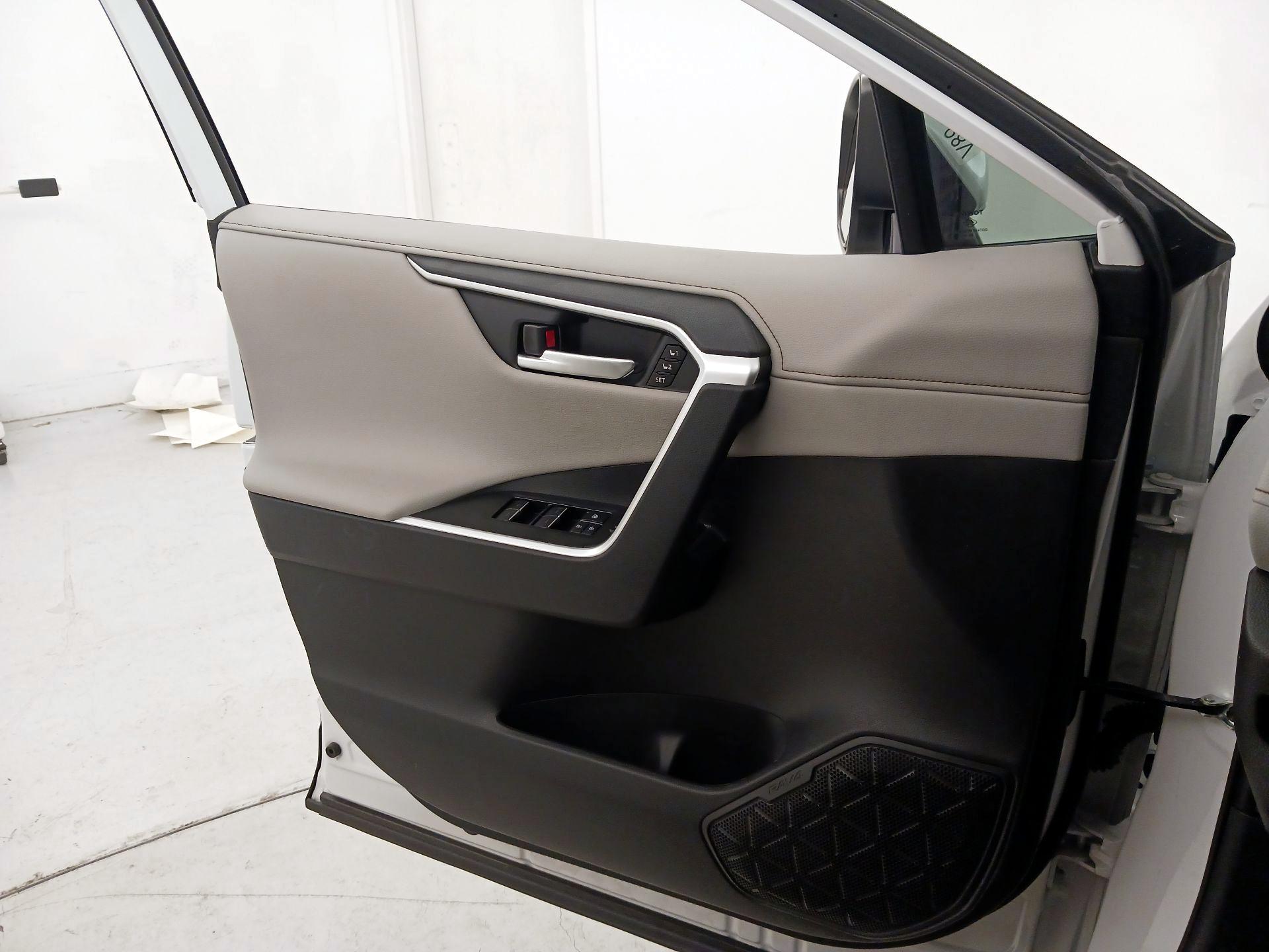 Thumbnail: 2025 Toyota RAV4 - 12