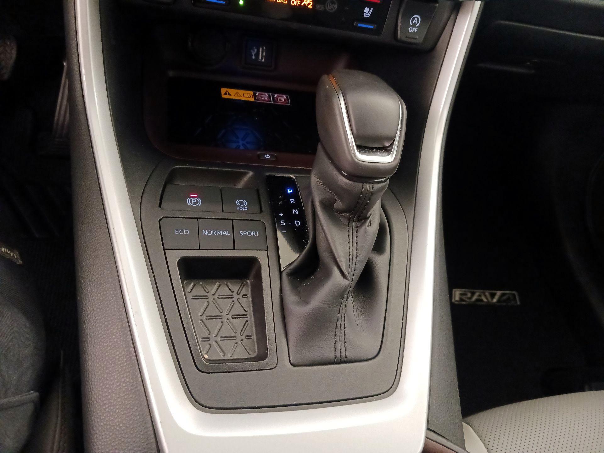 Thumbnail: 2025 Toyota RAV4 - 17