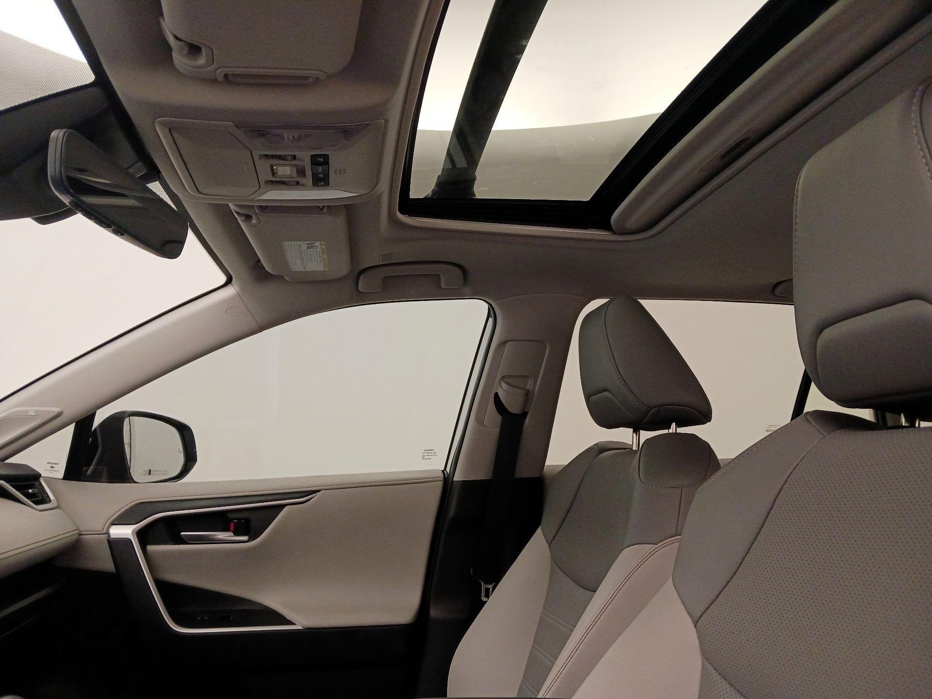 Thumbnail: 2025 Toyota RAV4 - 19