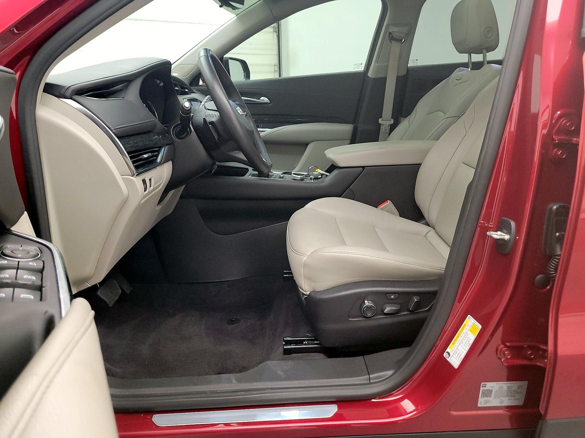 Thumbnail: 2023 Cadillac XT4 - 11