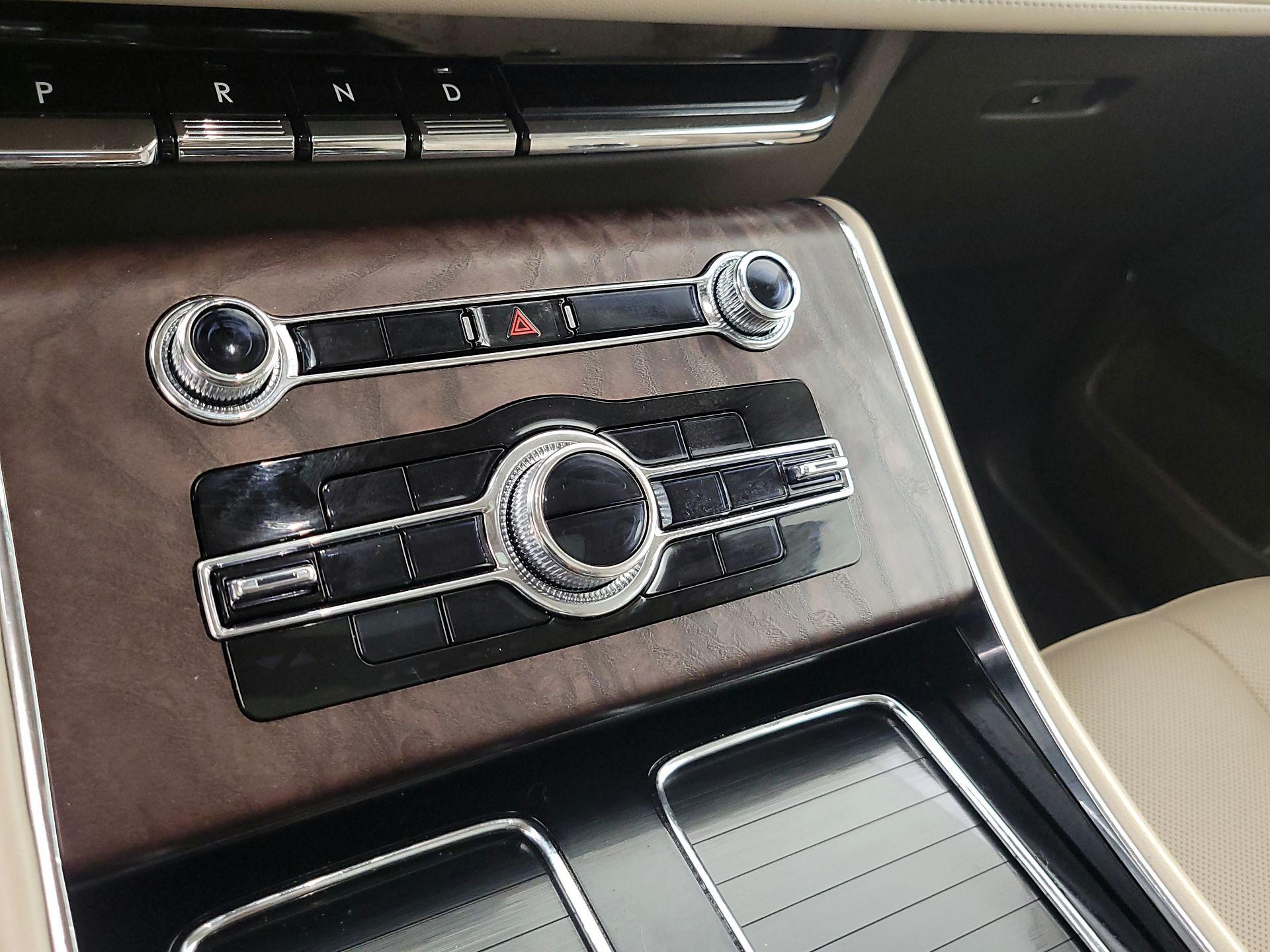 Thumbnail: 2022 Lincoln Aviator - 17