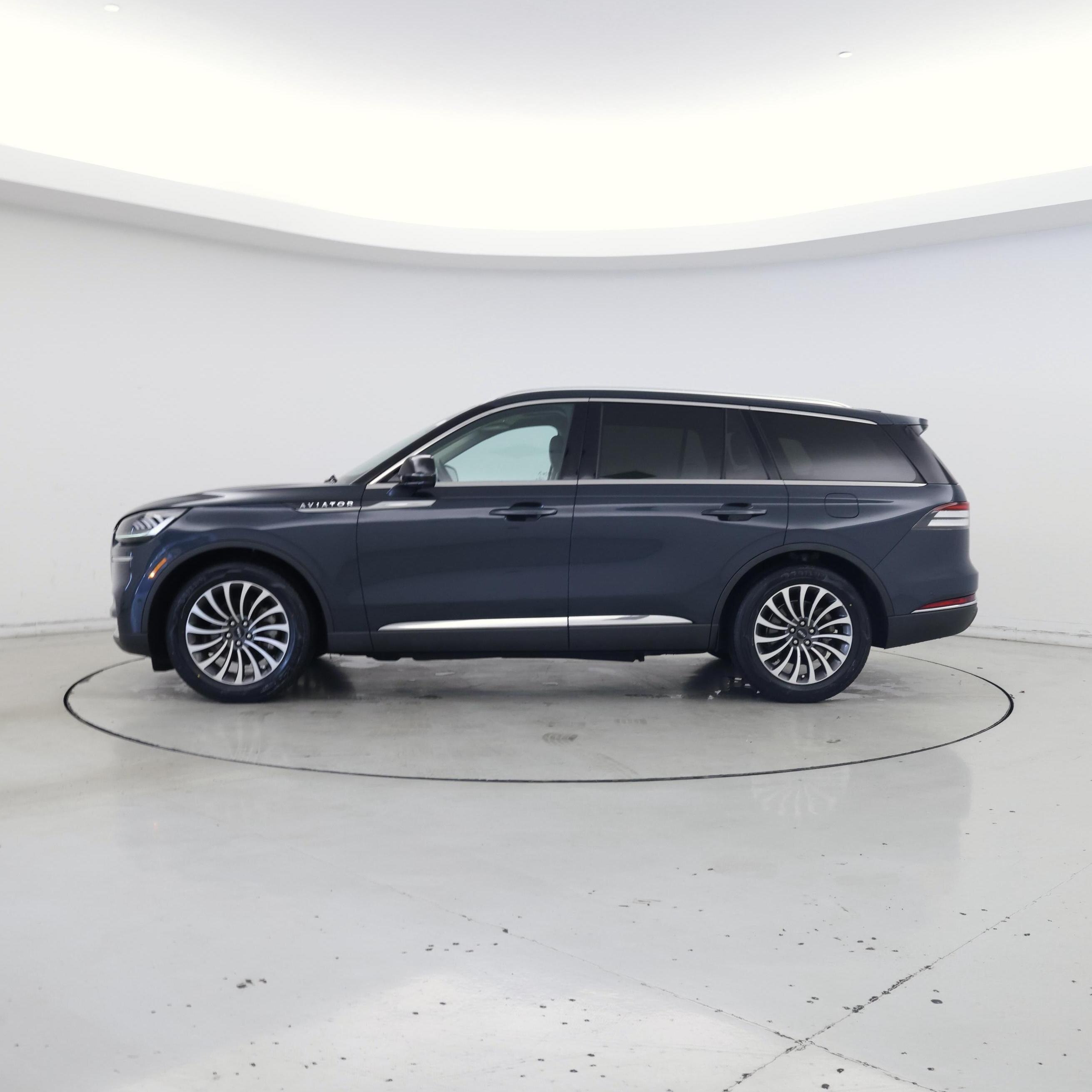 Thumbnail: 2022 Lincoln Aviator - 3