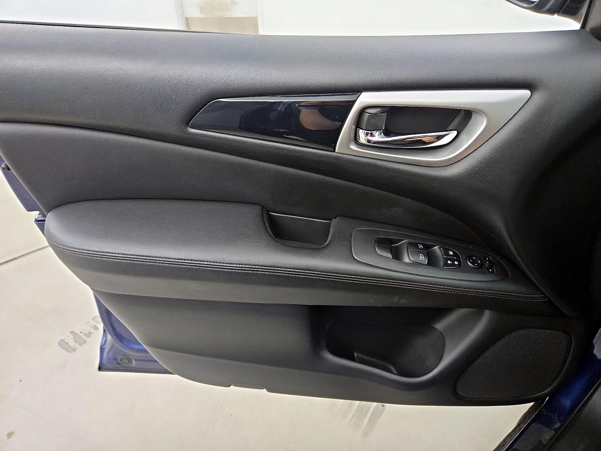 Thumbnail: 2019 Nissan Pathfinder - 12