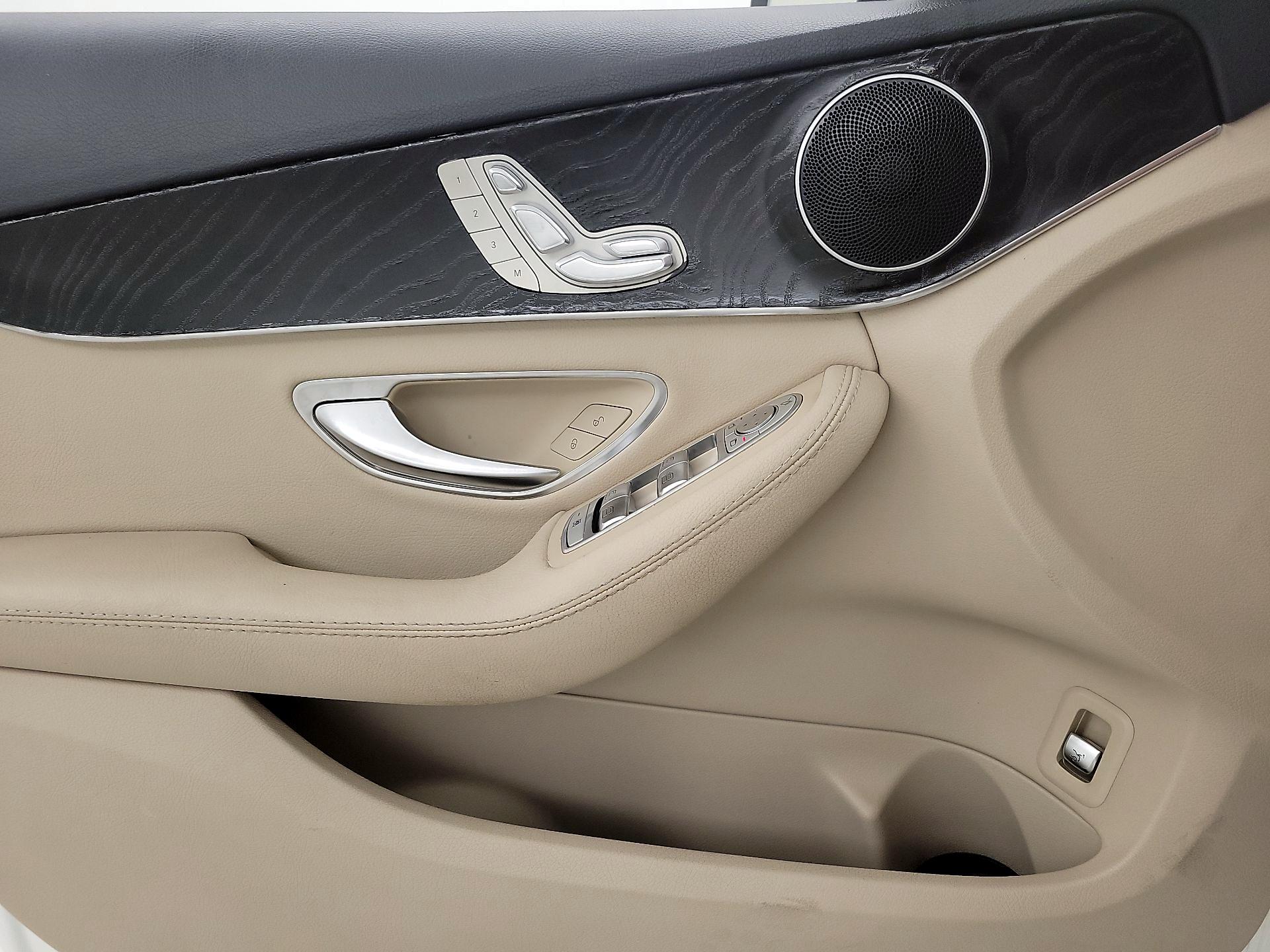 Thumbnail: 2016 Mercedes-Benz C-Class - 12