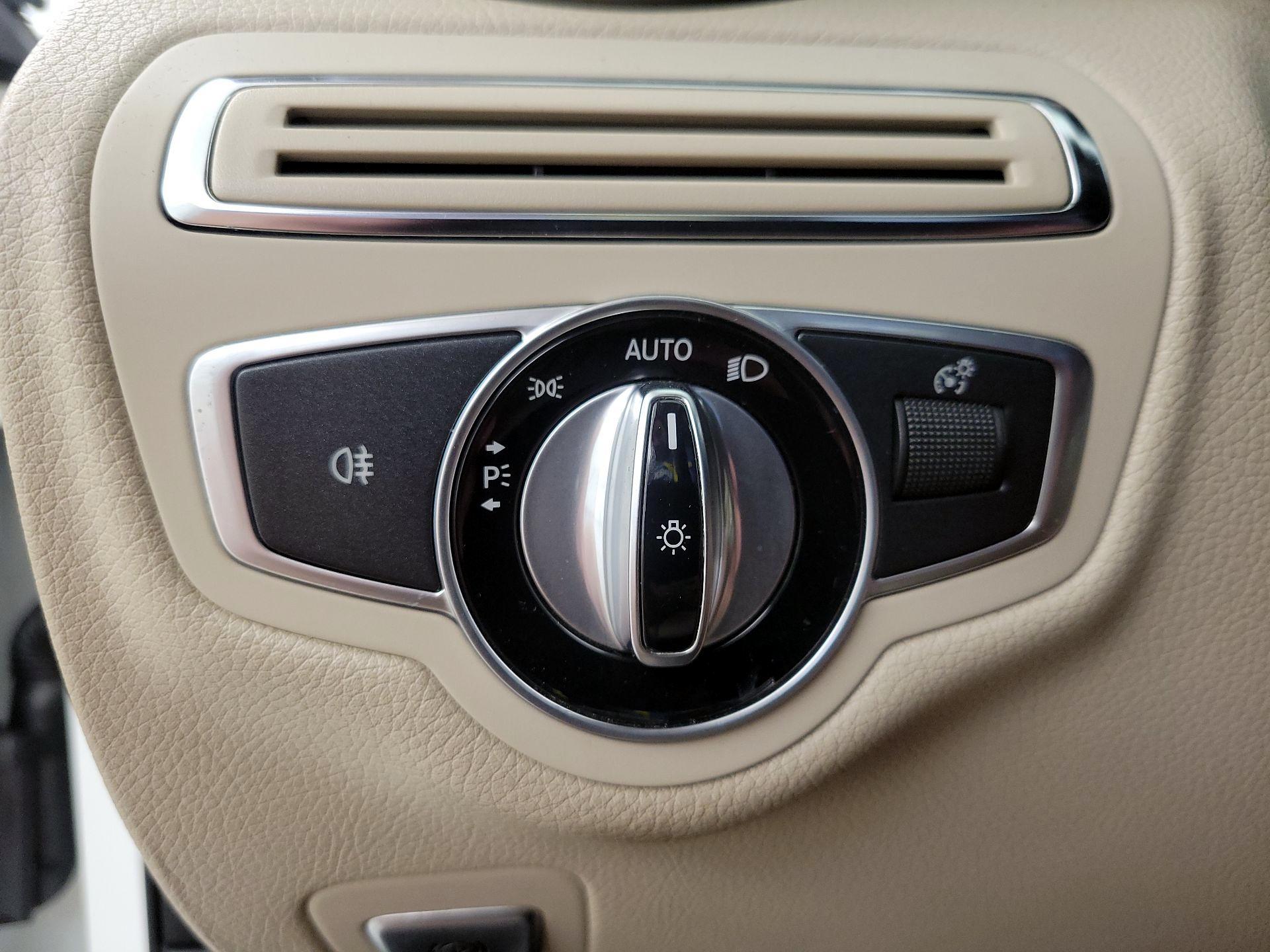 Thumbnail: 2016 Mercedes-Benz C-Class - 13