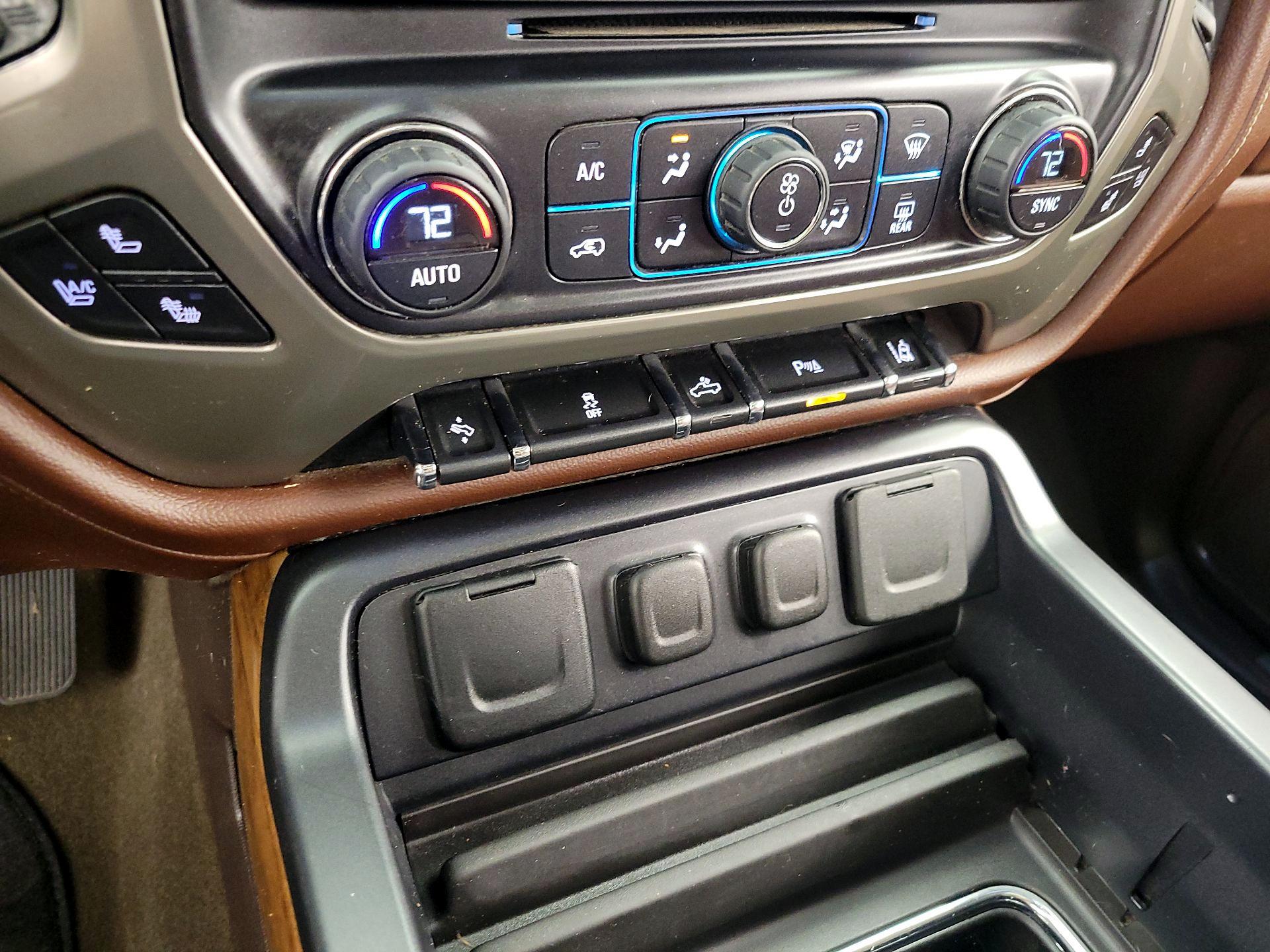 Thumbnail: 2015 Chevrolet Silverado 1500 - 17