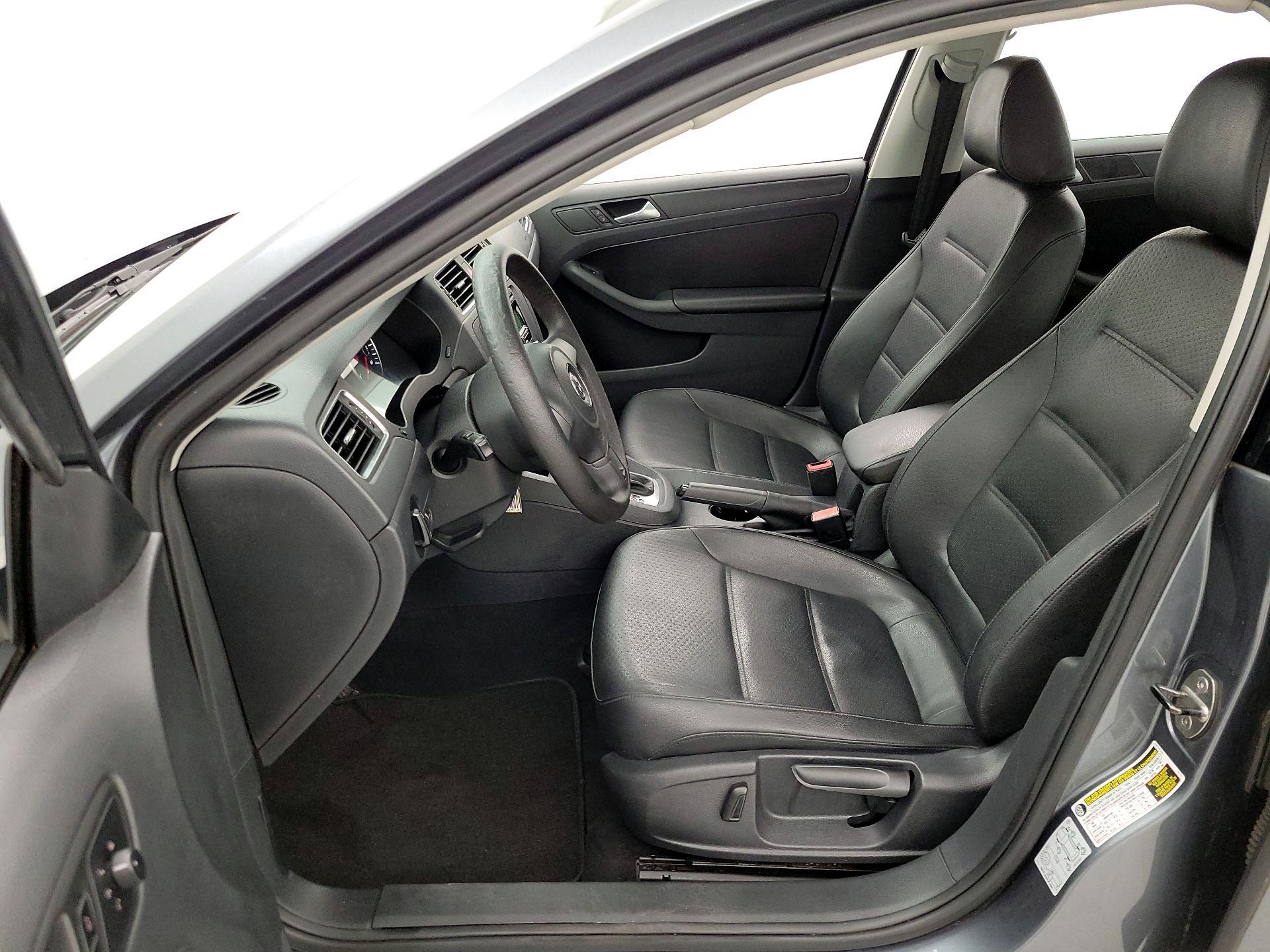 Thumbnail: 2014 Volkswagen Jetta - 11