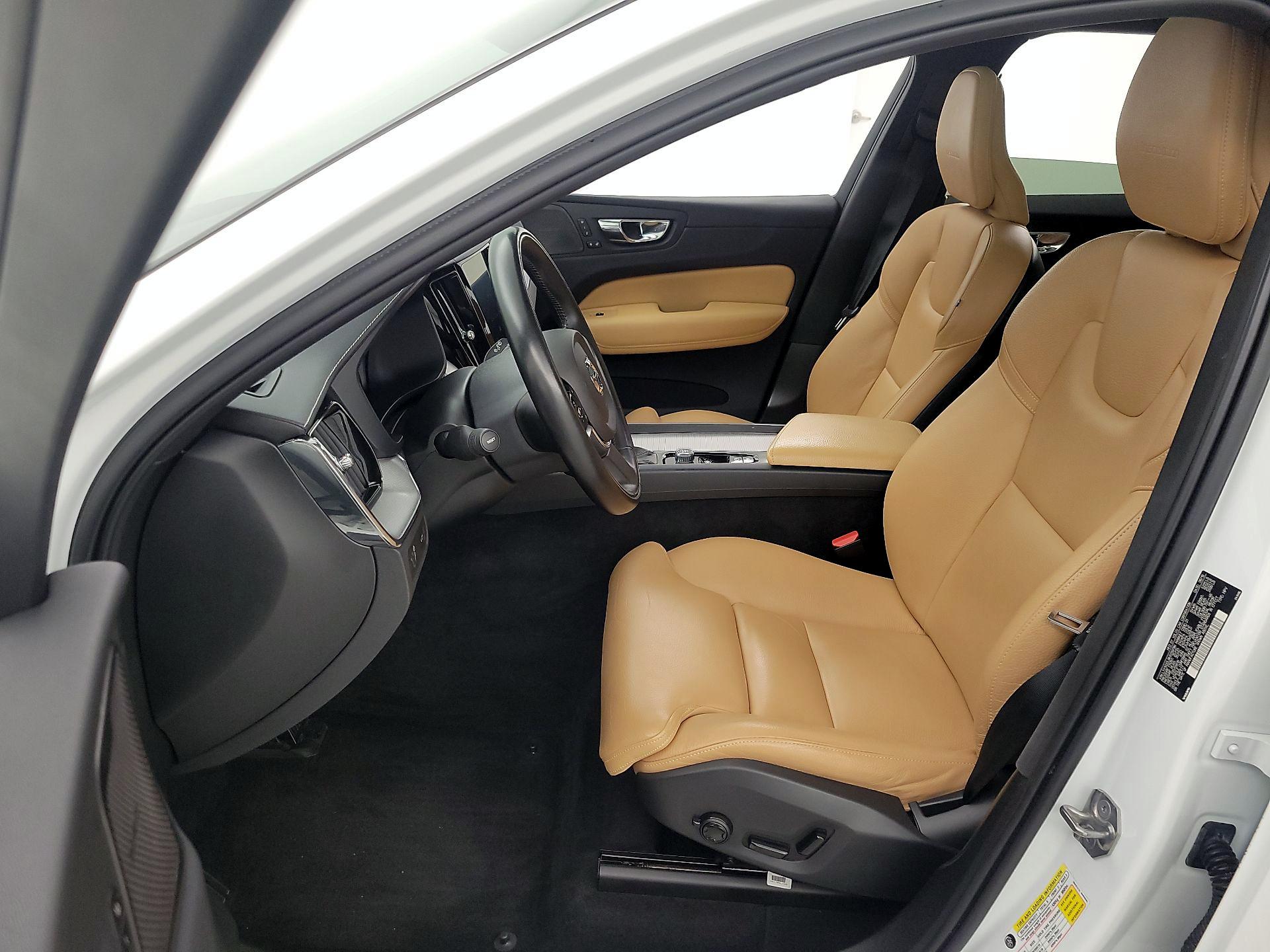 Thumbnail: 2019 Volvo XC60 - 11