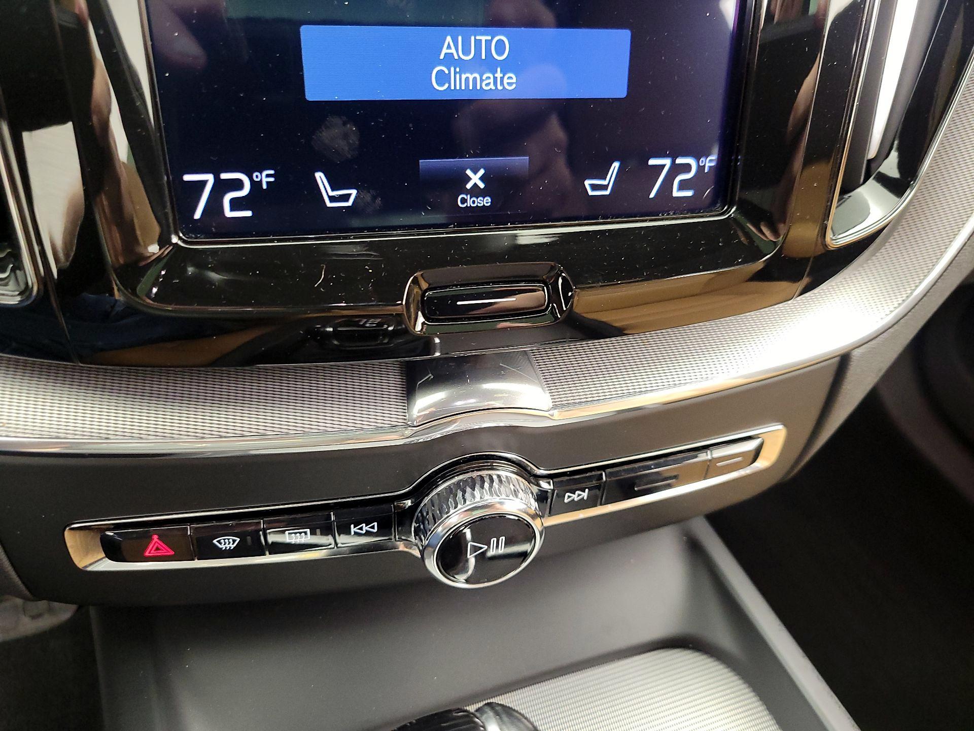 Thumbnail: 2019 Volvo XC60 - 17