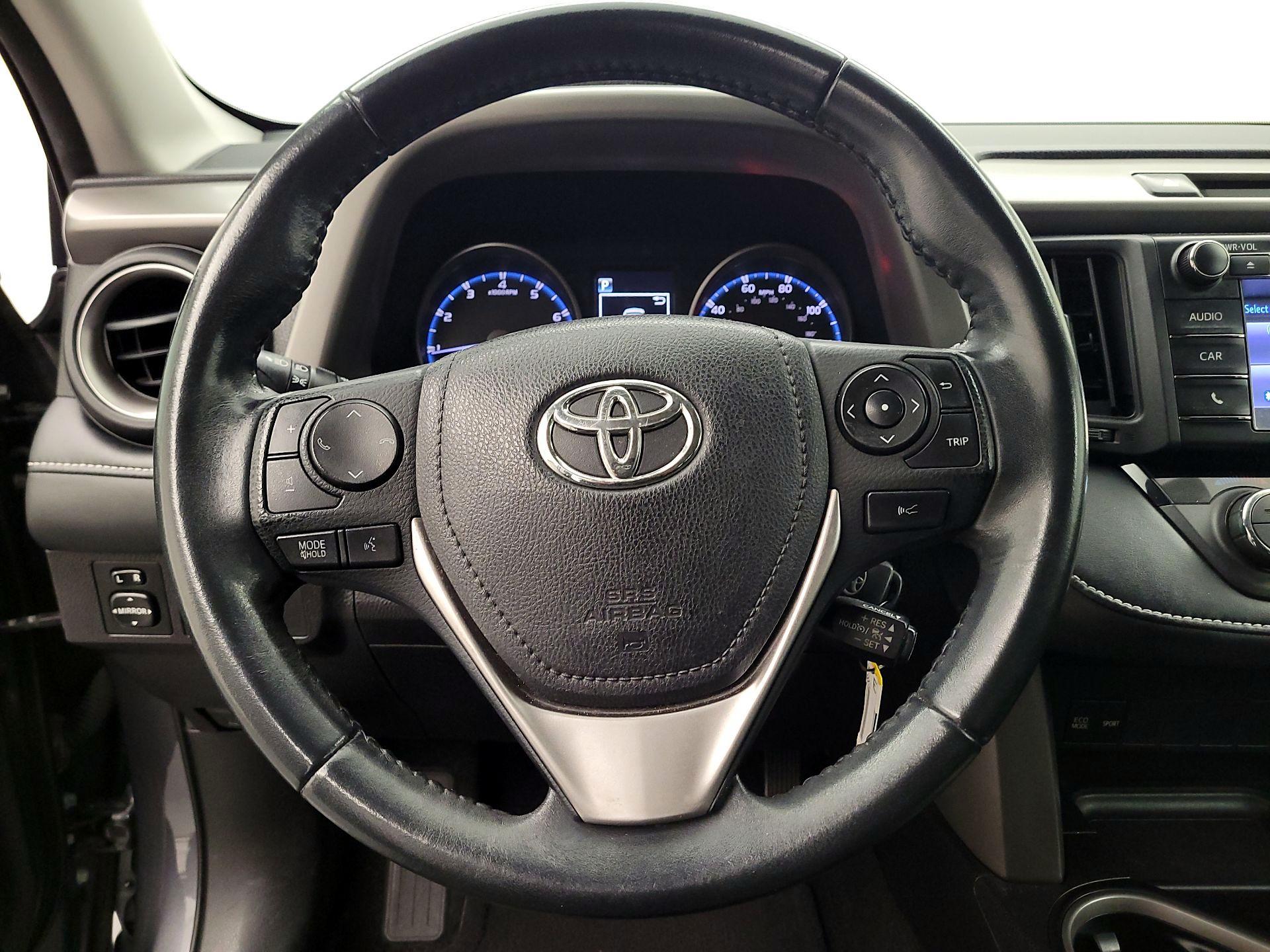 Thumbnail: 2018 Toyota RAV4 - 10
