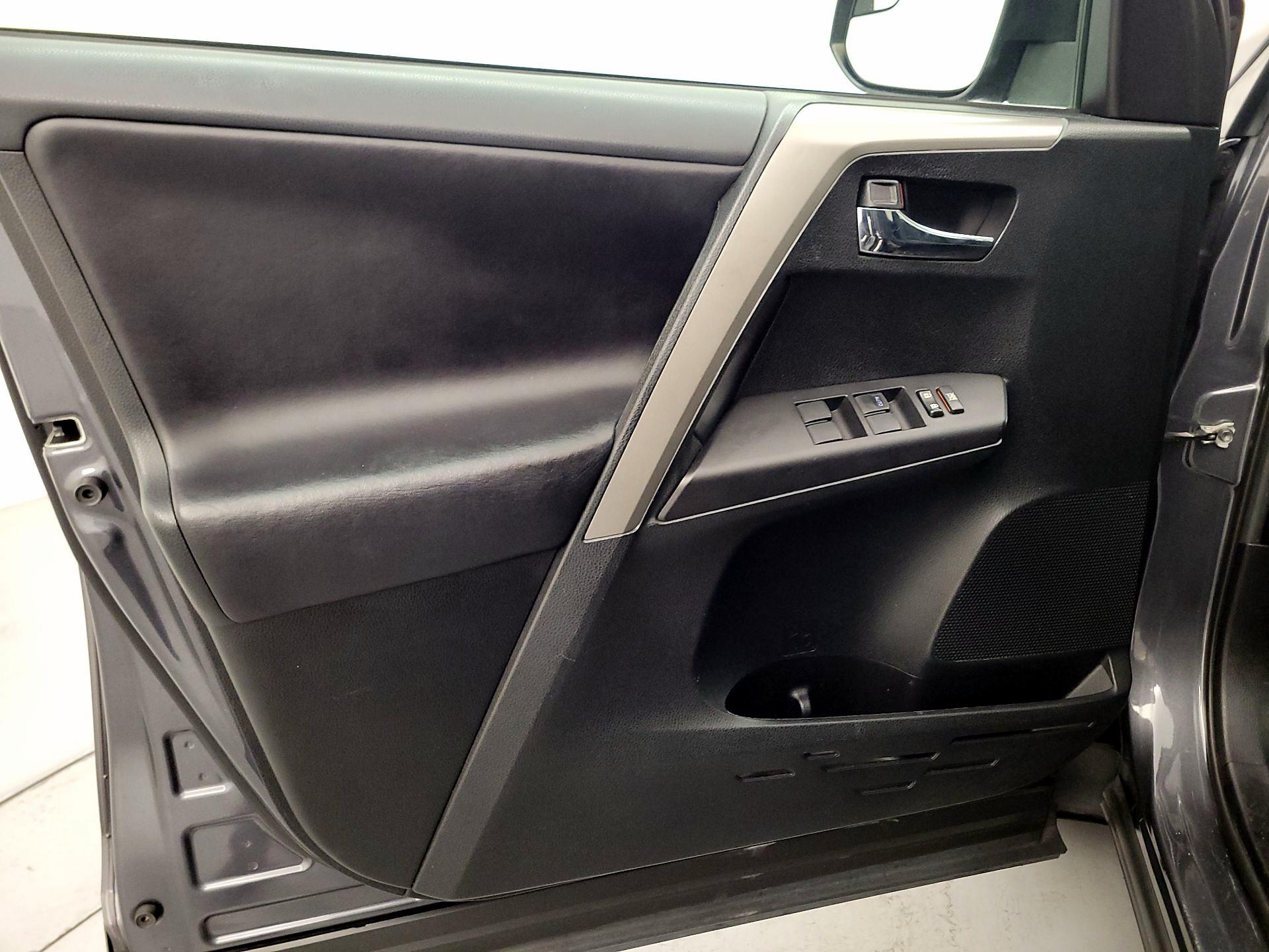 Thumbnail: 2018 Toyota RAV4 - 12