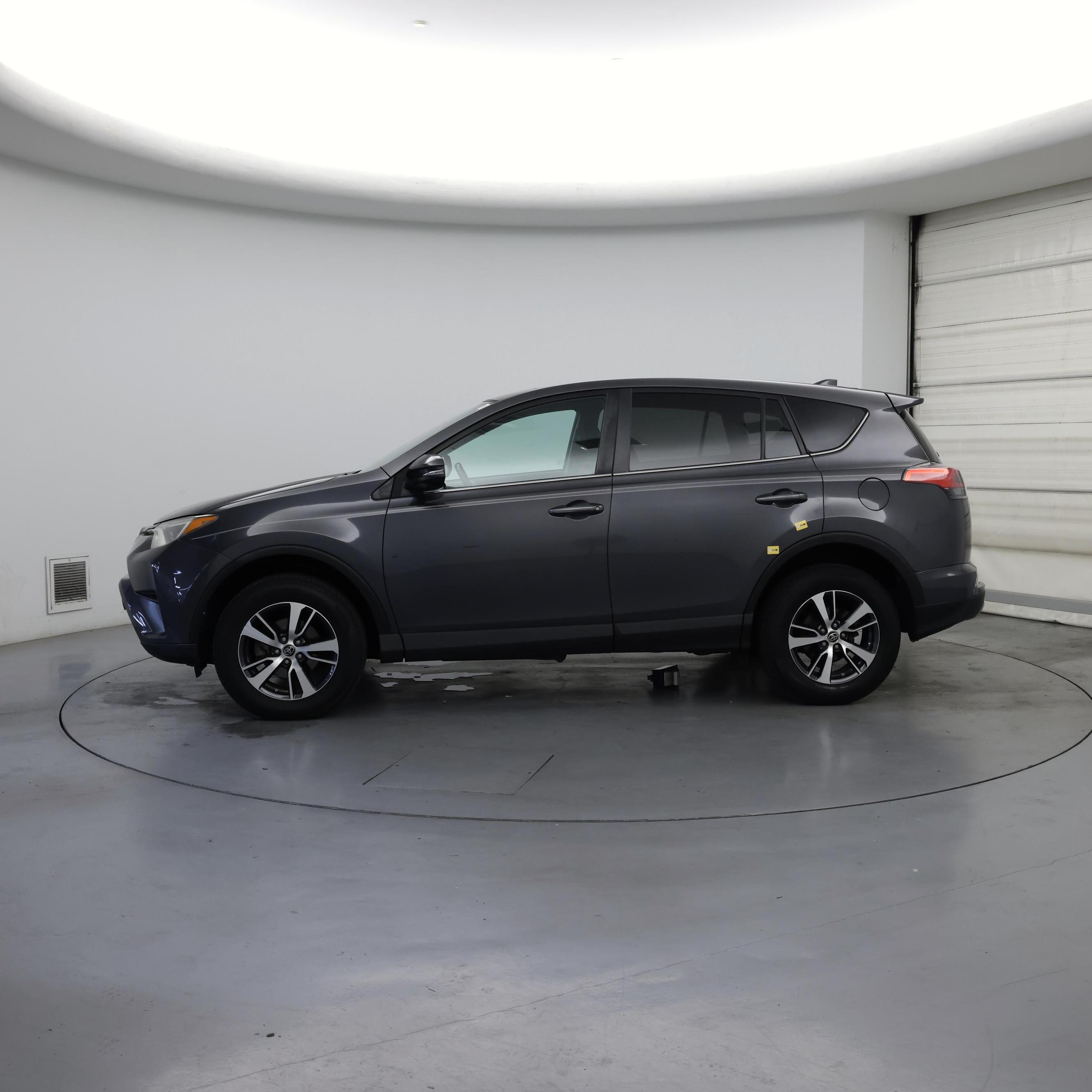 Thumbnail: 2018 Toyota RAV4 - 3