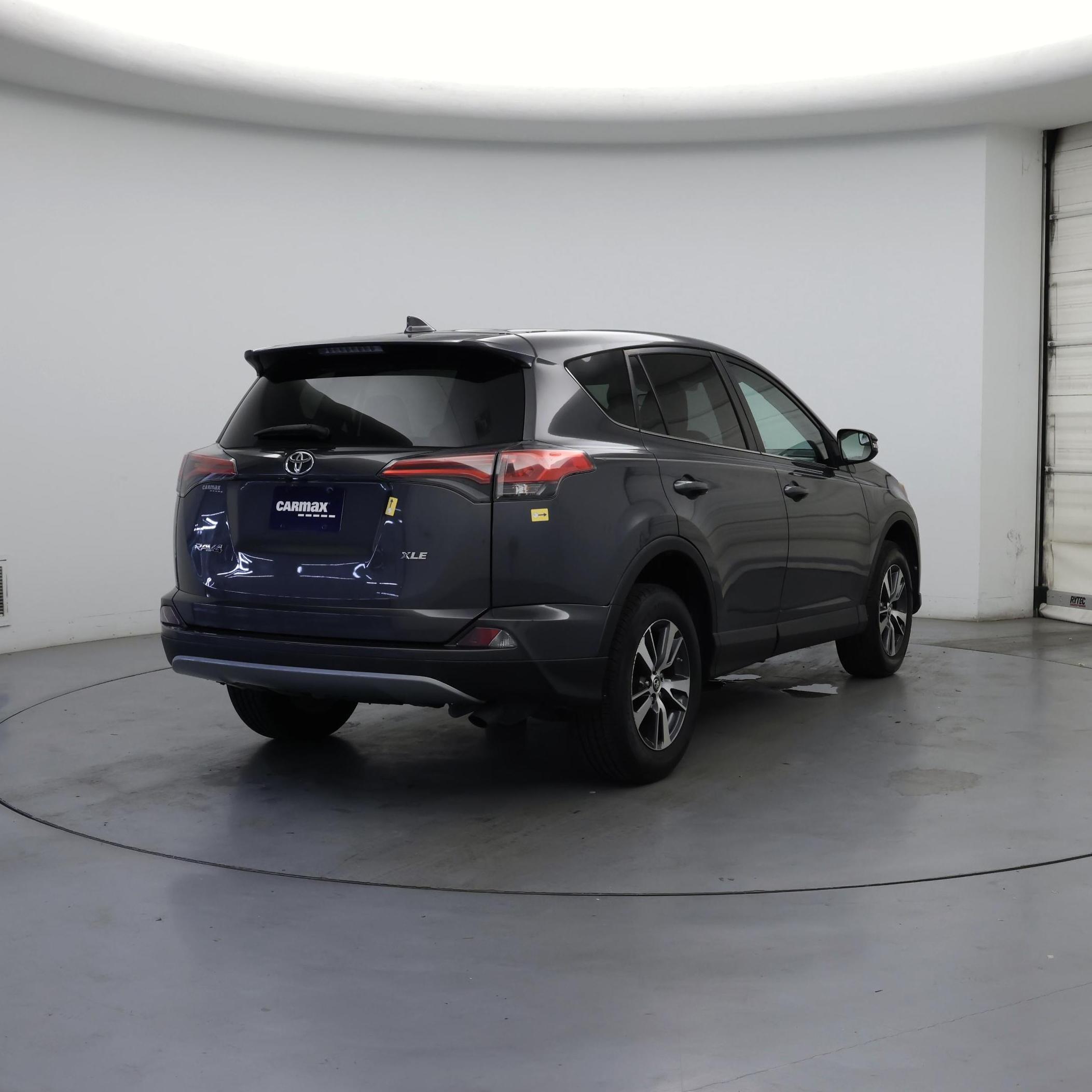 Thumbnail: 2018 Toyota RAV4 - 8
