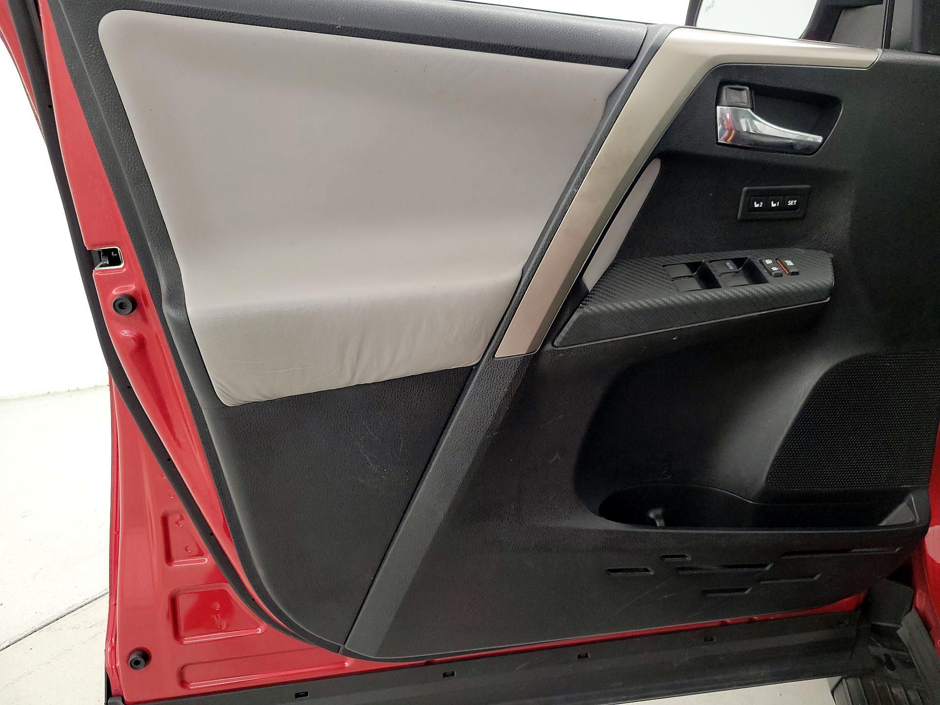 Thumbnail: 2014 Toyota RAV4 - 12