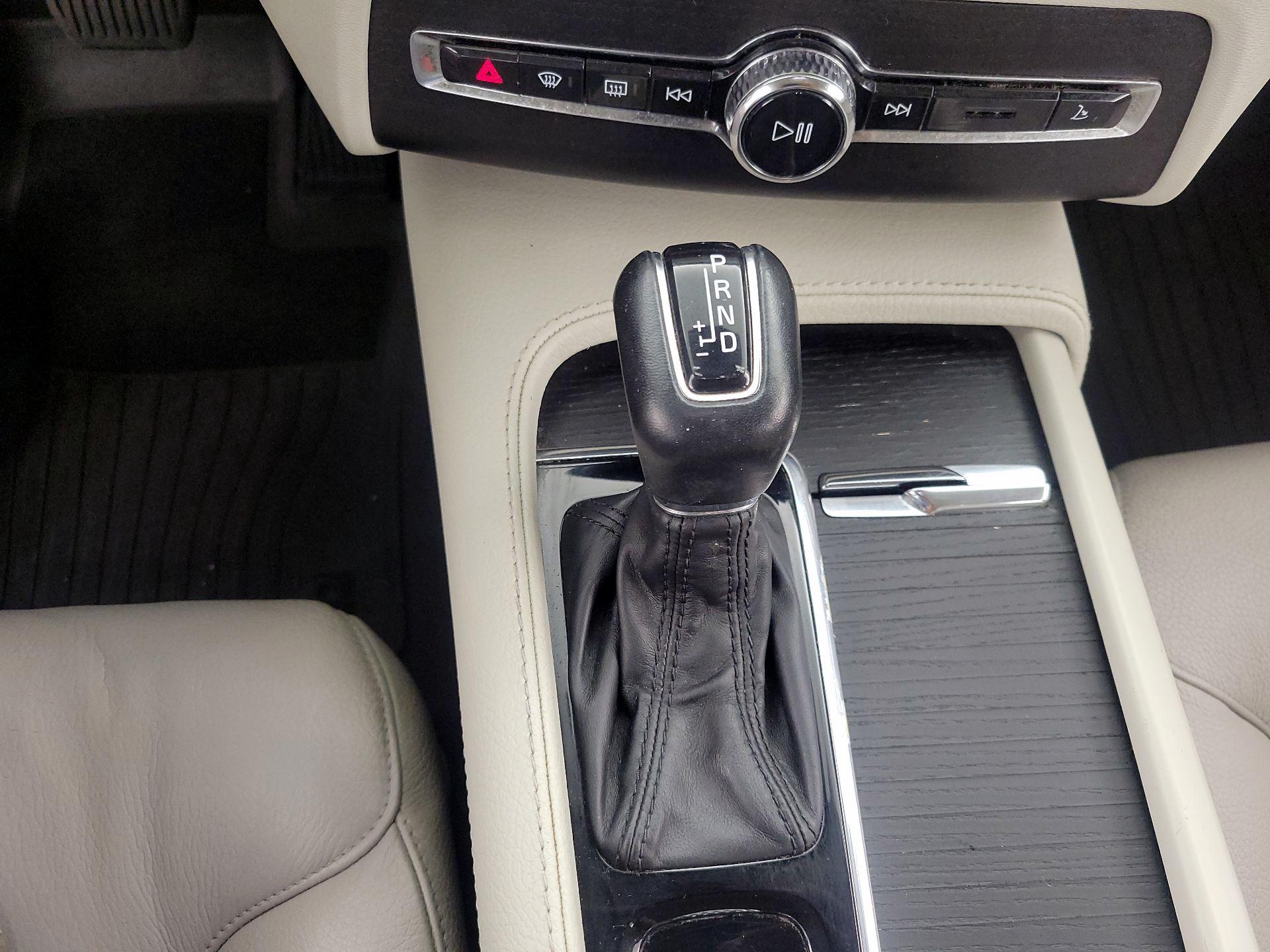 Thumbnail: 2020 Volvo XC90 - 17