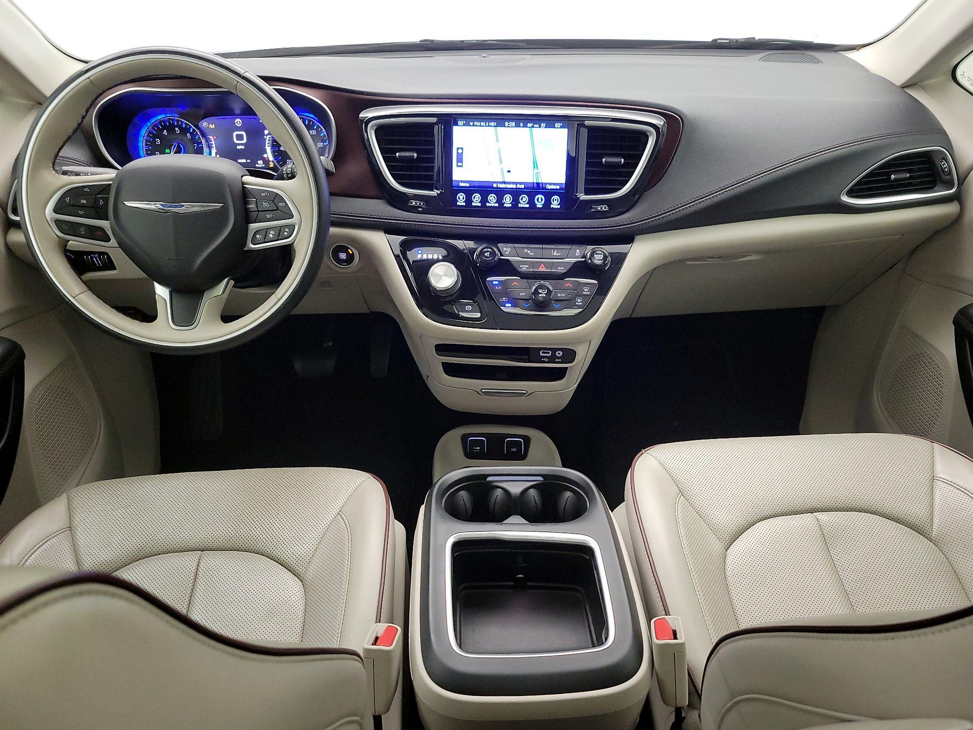 Thumbnail: 2017 Chrysler Pacifica - 9