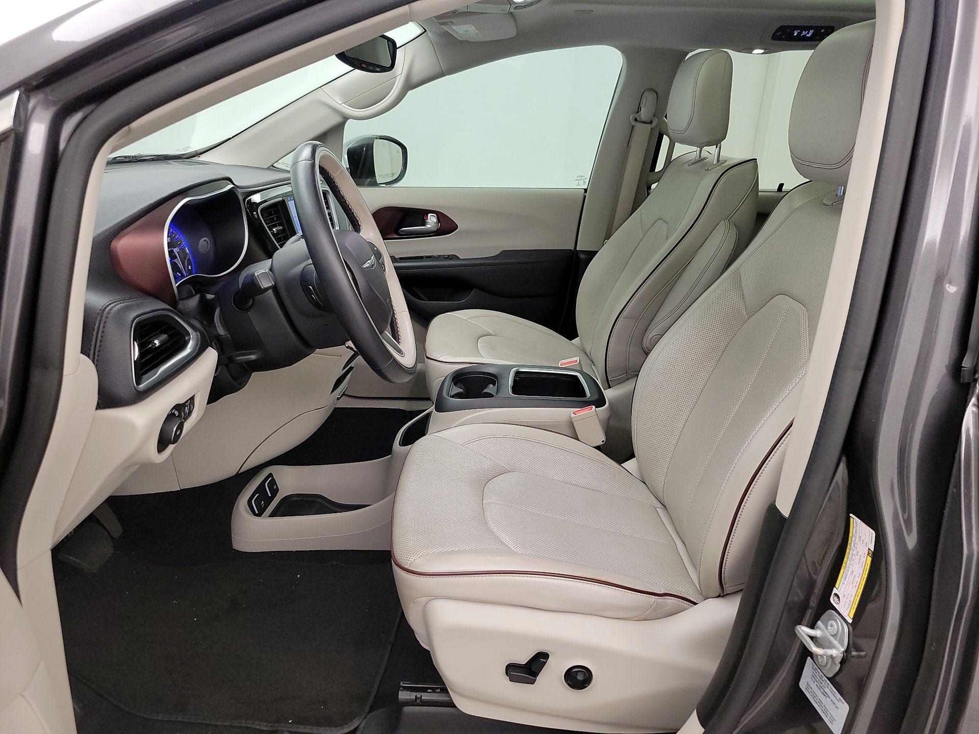 Thumbnail: 2017 Chrysler Pacifica - 11