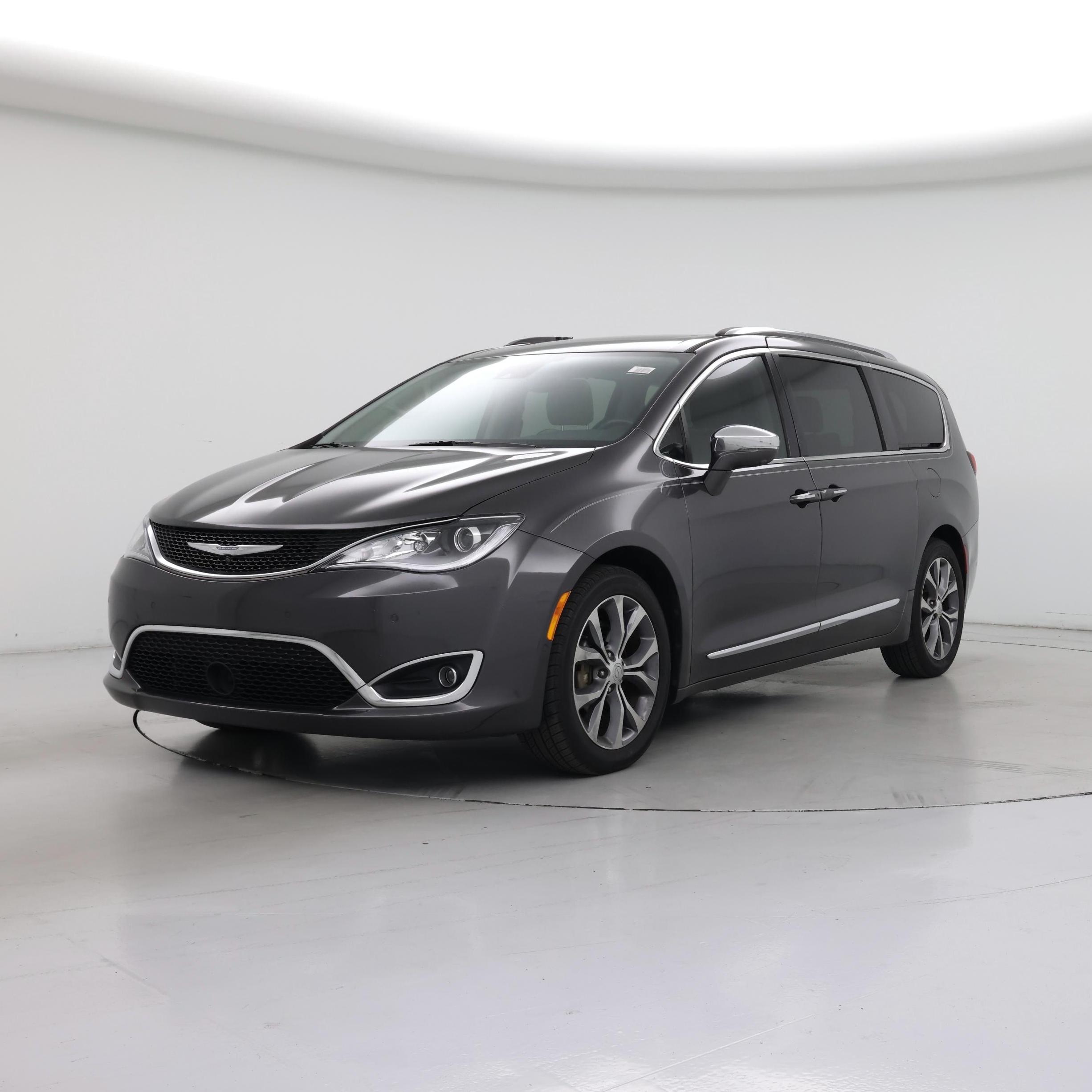Thumbnail: 2017 Chrysler Pacifica - 4
