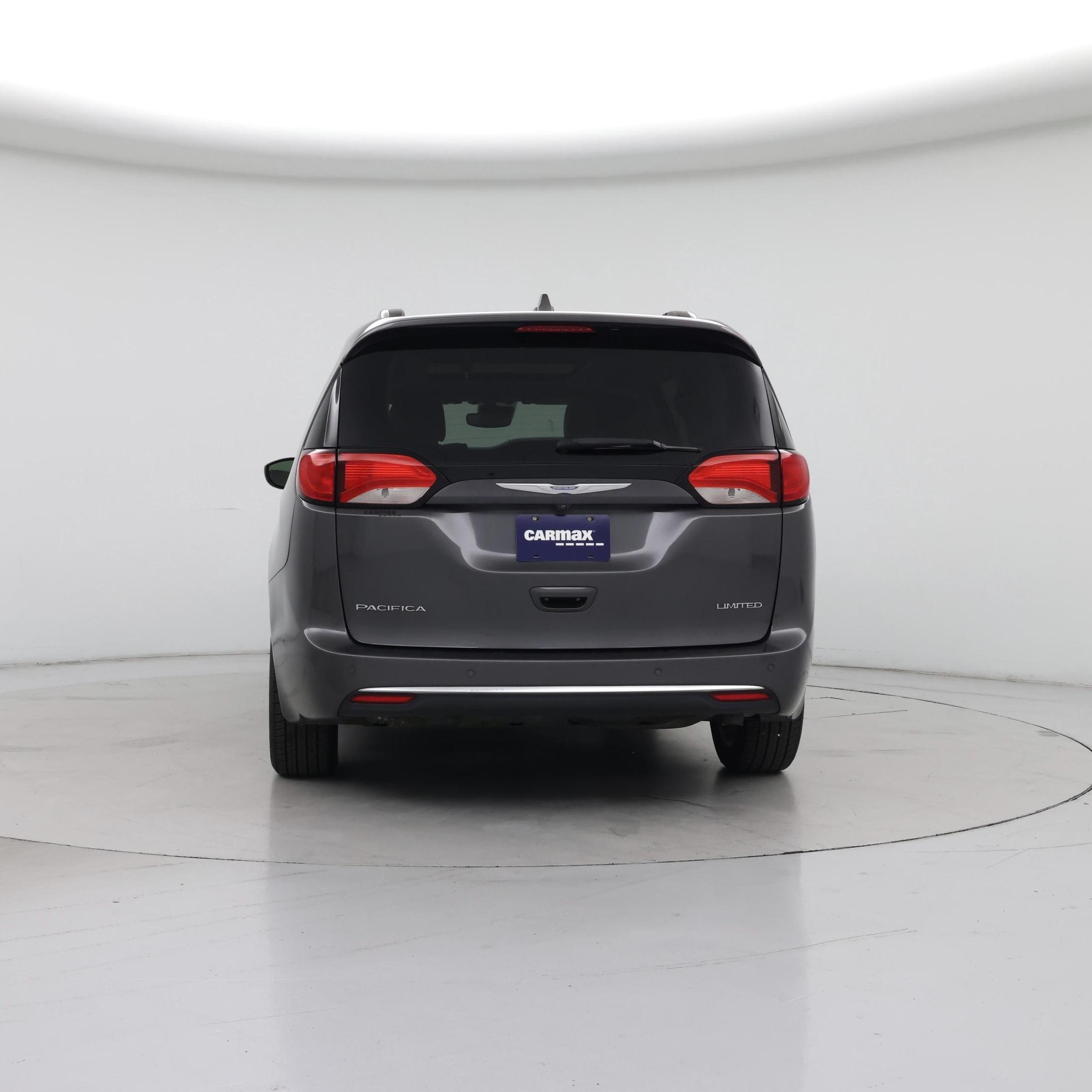Thumbnail: 2017 Chrysler Pacifica - 6