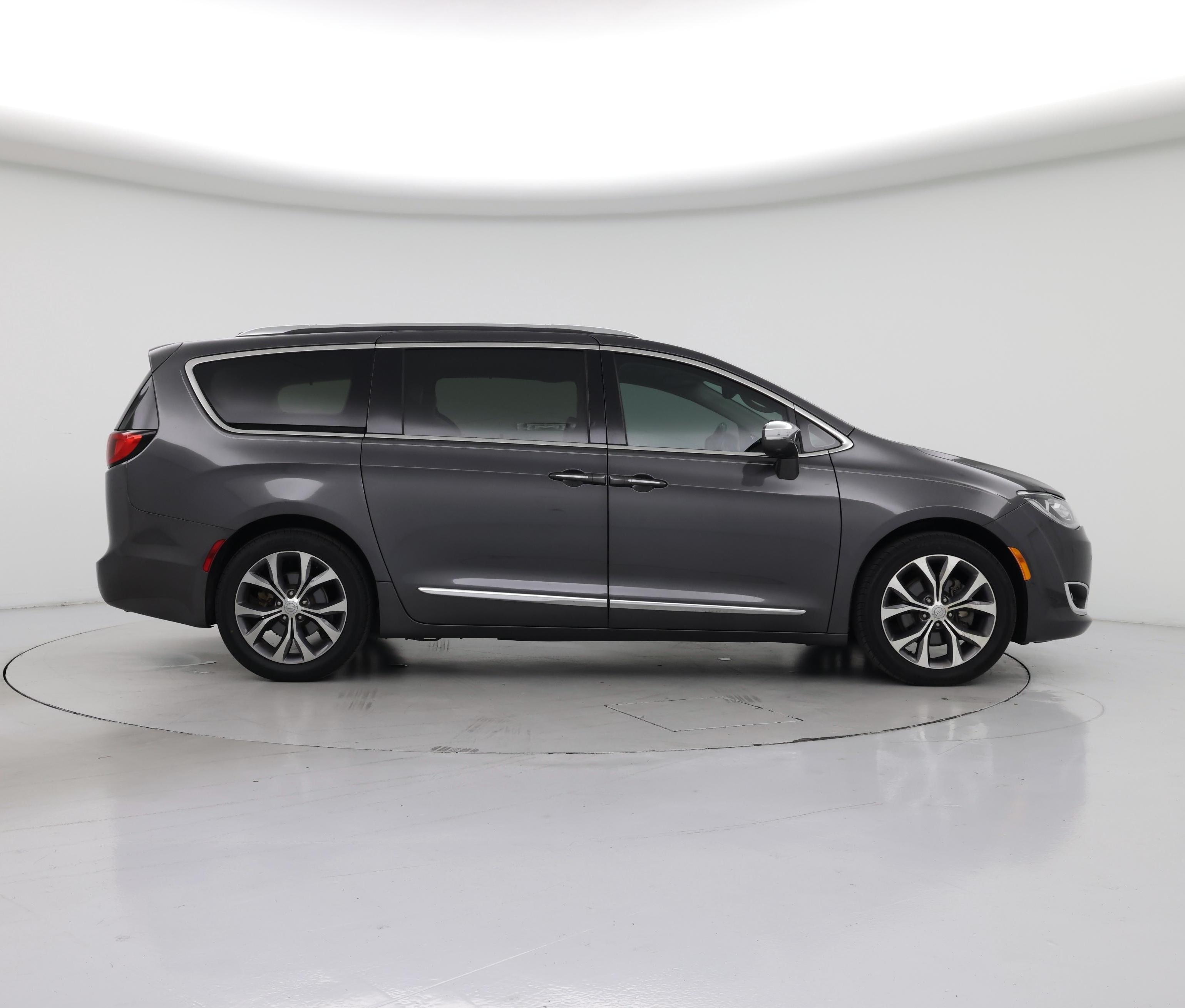 Thumbnail: 2017 Chrysler Pacifica - 7