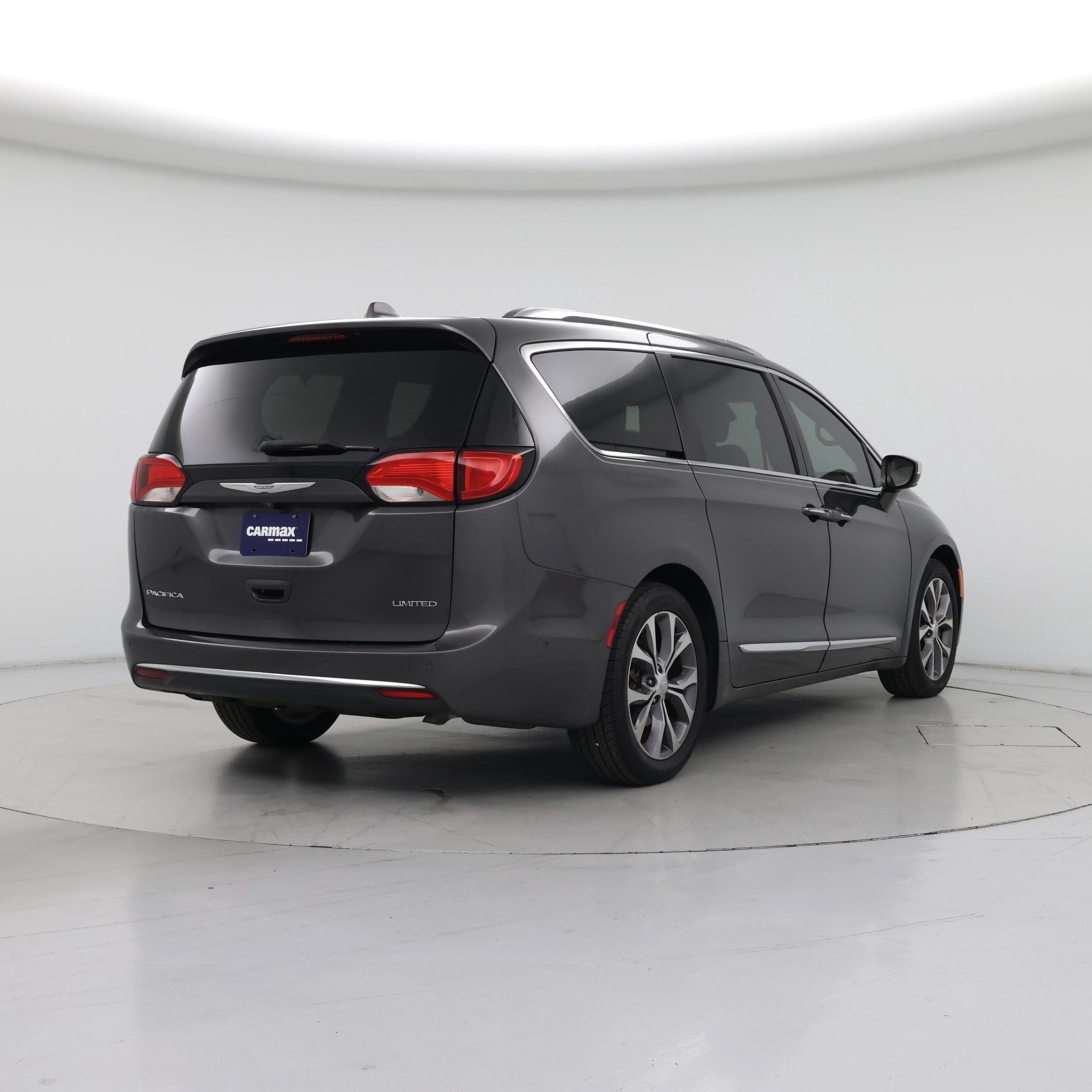 Thumbnail: 2017 Chrysler Pacifica - 8