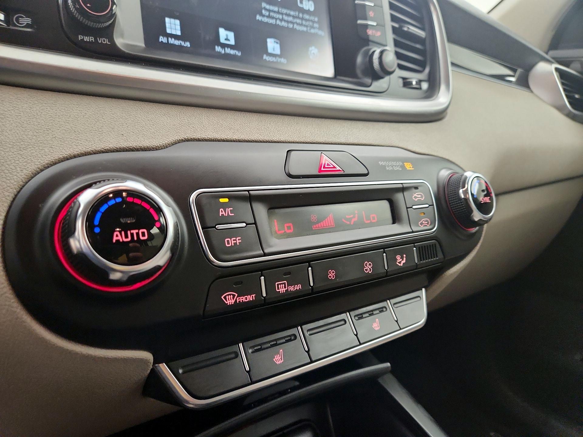 Thumbnail: 2019 Kia Sorento - 16