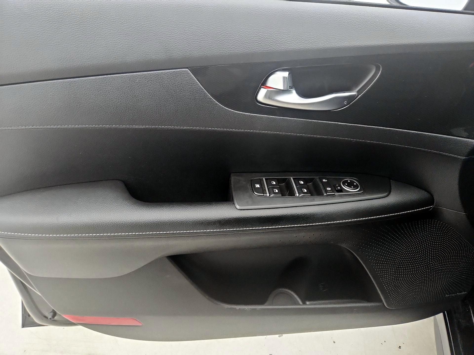 Thumbnail: 2022 Kia Forte - 12