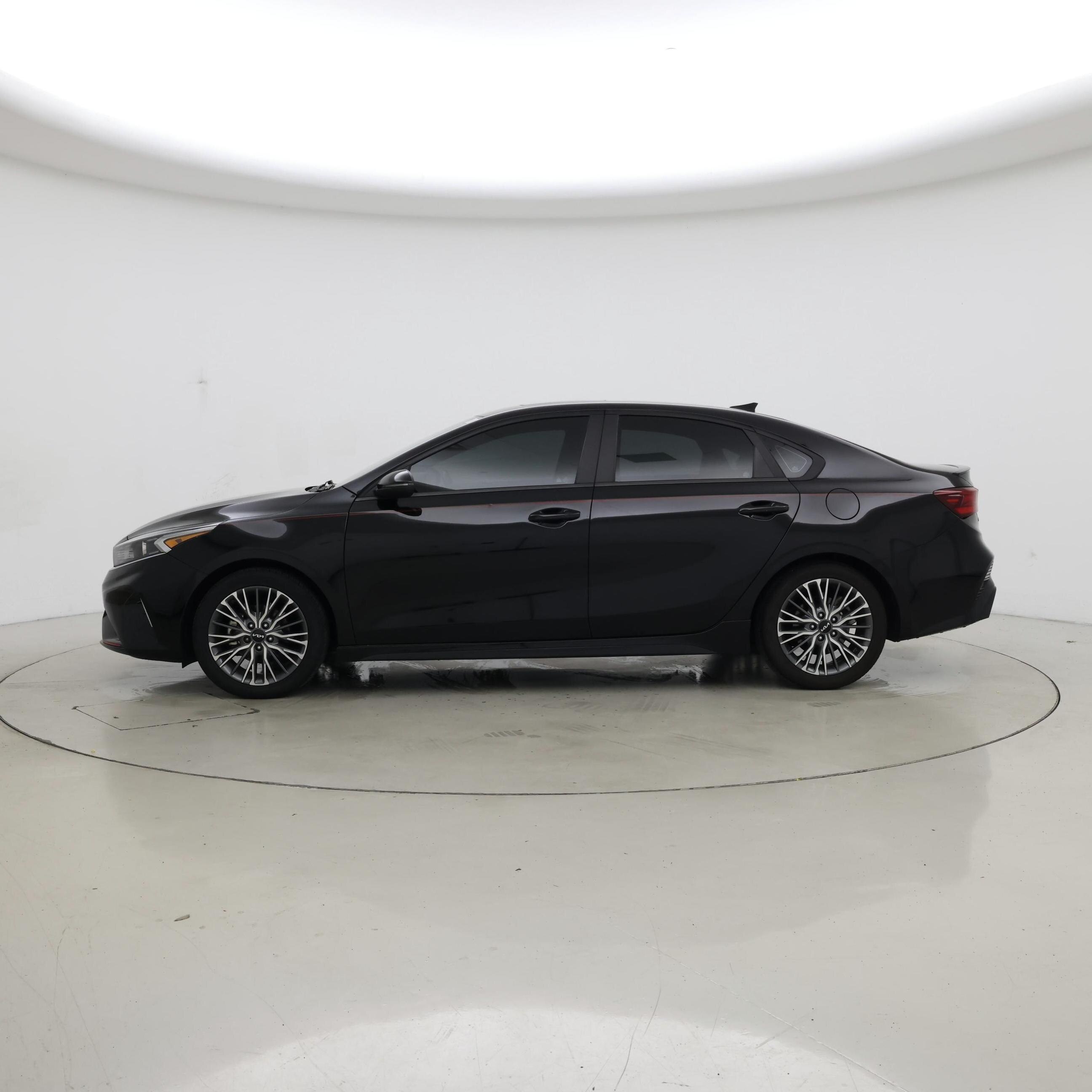 Thumbnail: 2022 Kia Forte - 3