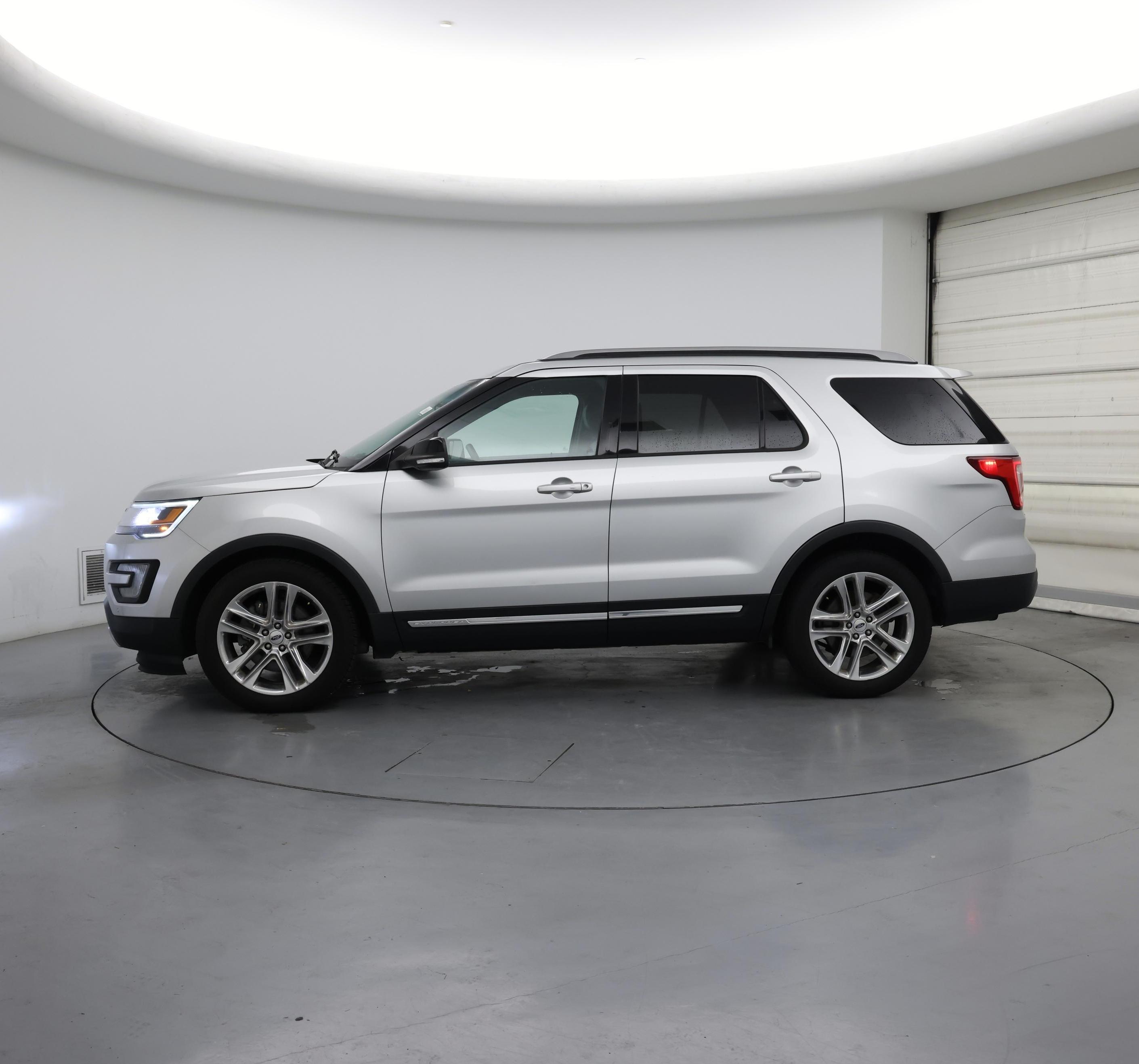 Thumbnail: 2017 Ford Explorer - 3