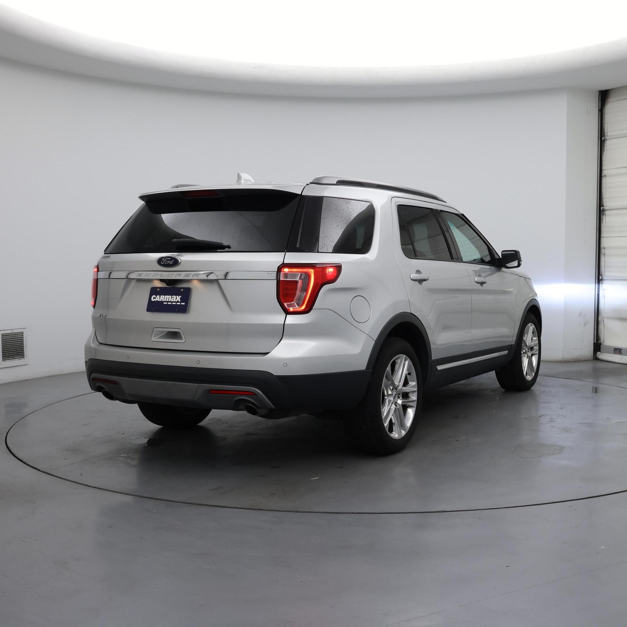 Thumbnail: 2017 Ford Explorer - 8