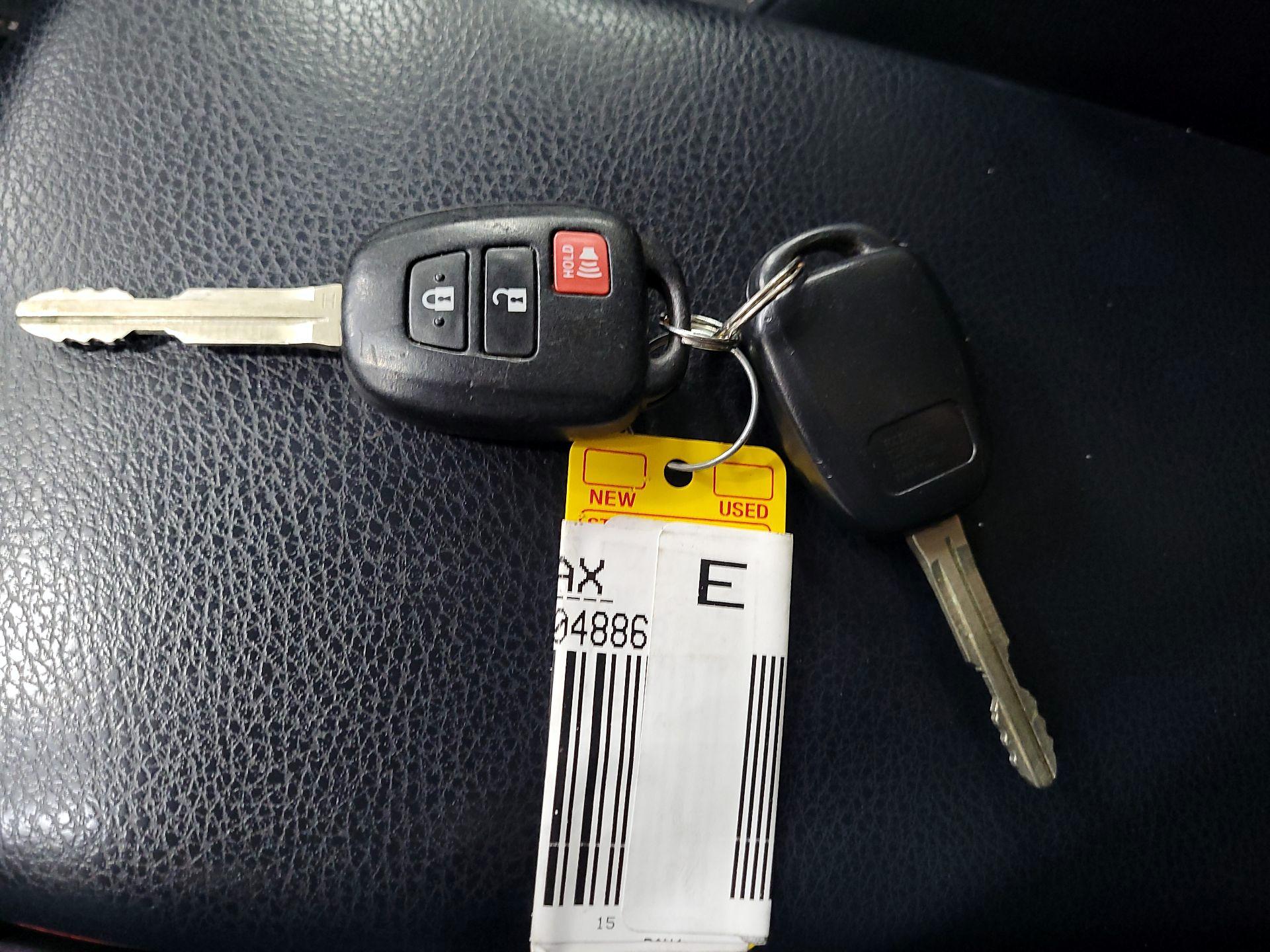 Thumbnail: 2015 Toyota RAV4 - 19