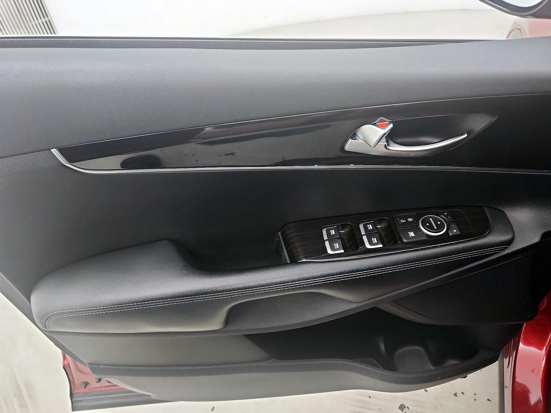 Thumbnail: 2020 Kia Sorento - 12
