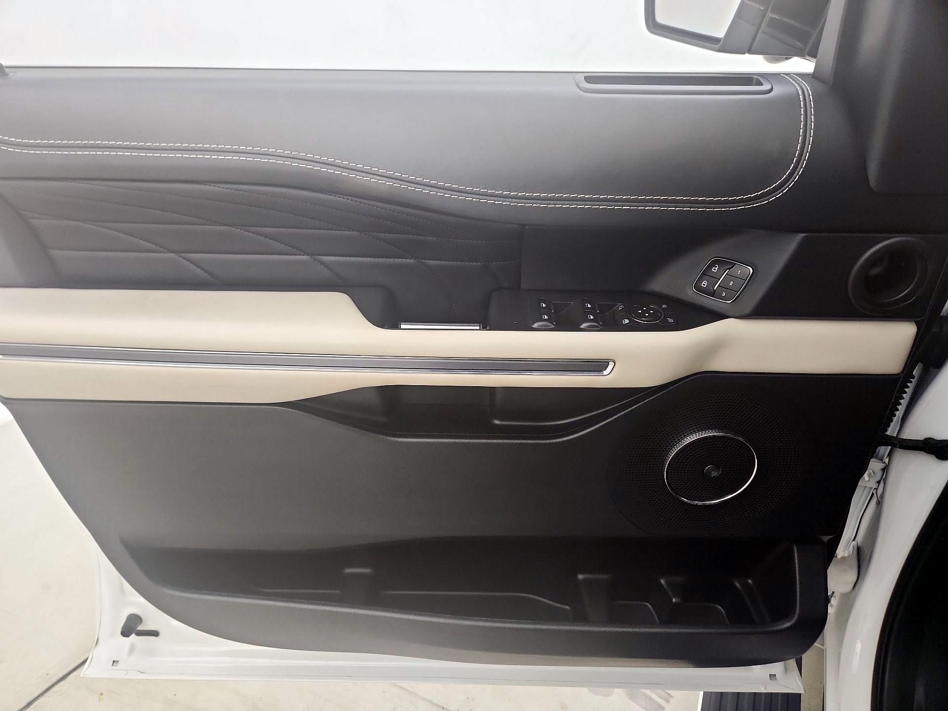 Thumbnail: 2020 Ford Expedition - 12