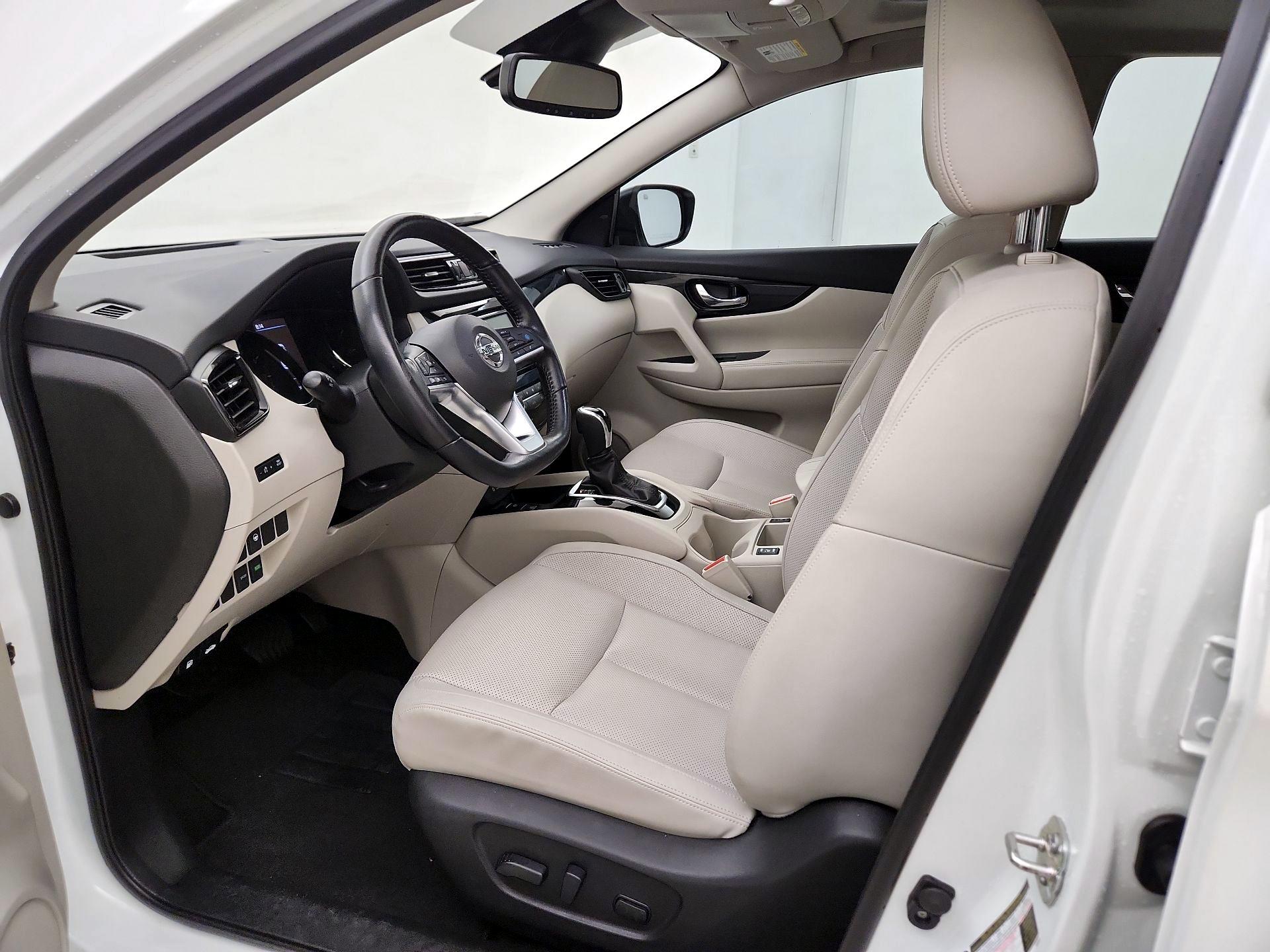 Thumbnail: 2021 Nissan Rogue Sport - 9
