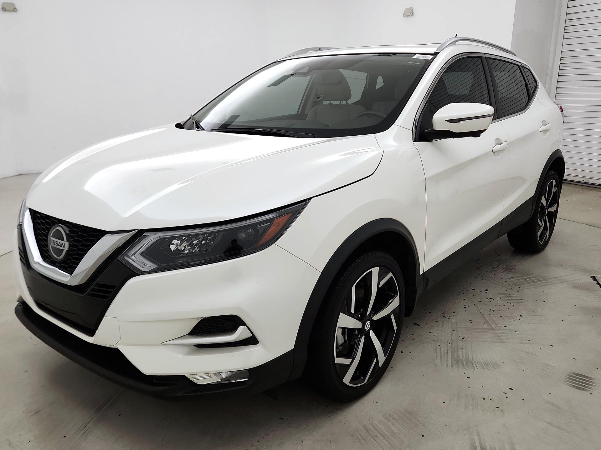 Thumbnail: 2021 Nissan Rogue Sport - 3