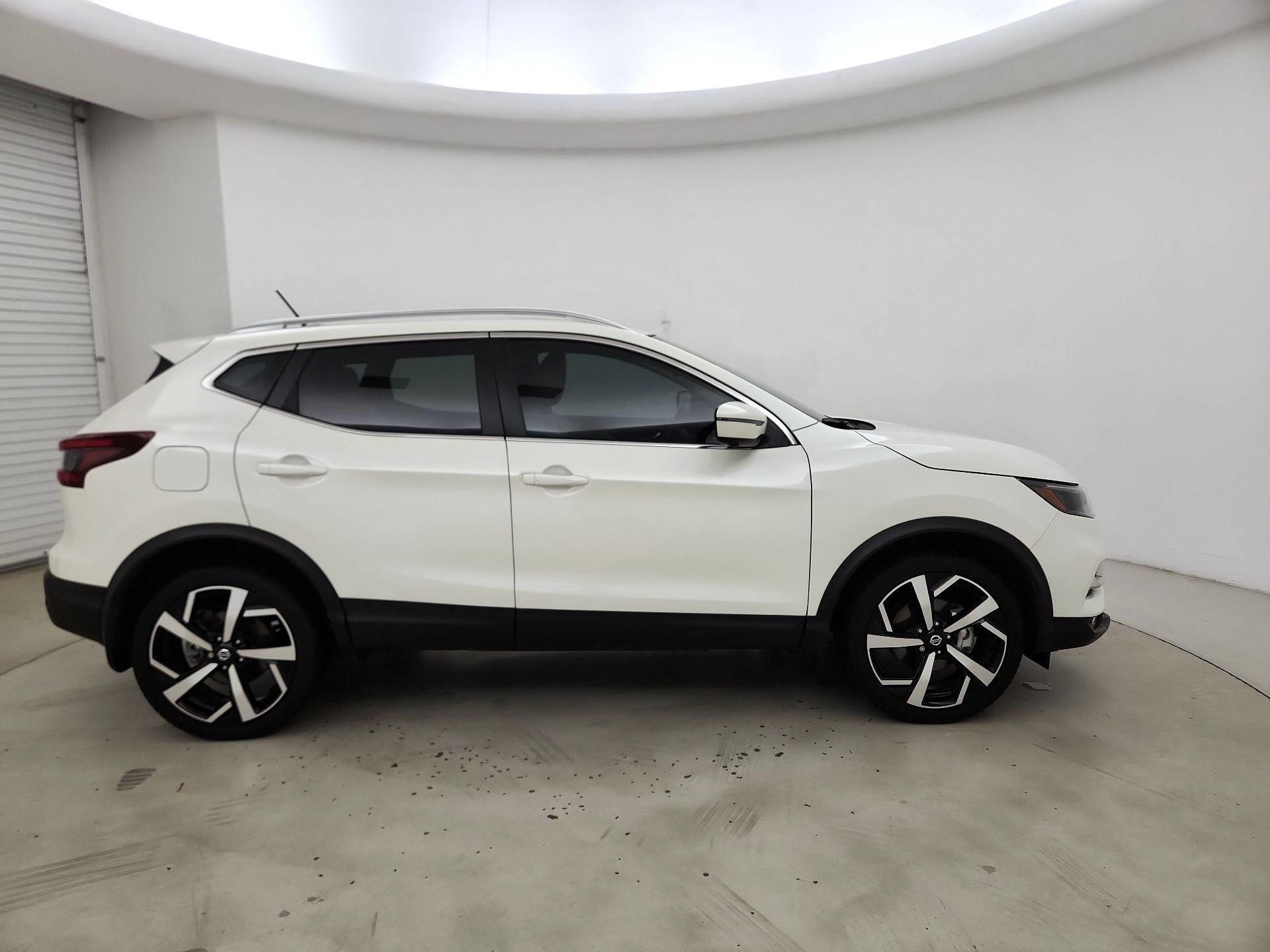 Thumbnail: 2021 Nissan Rogue Sport - 4
