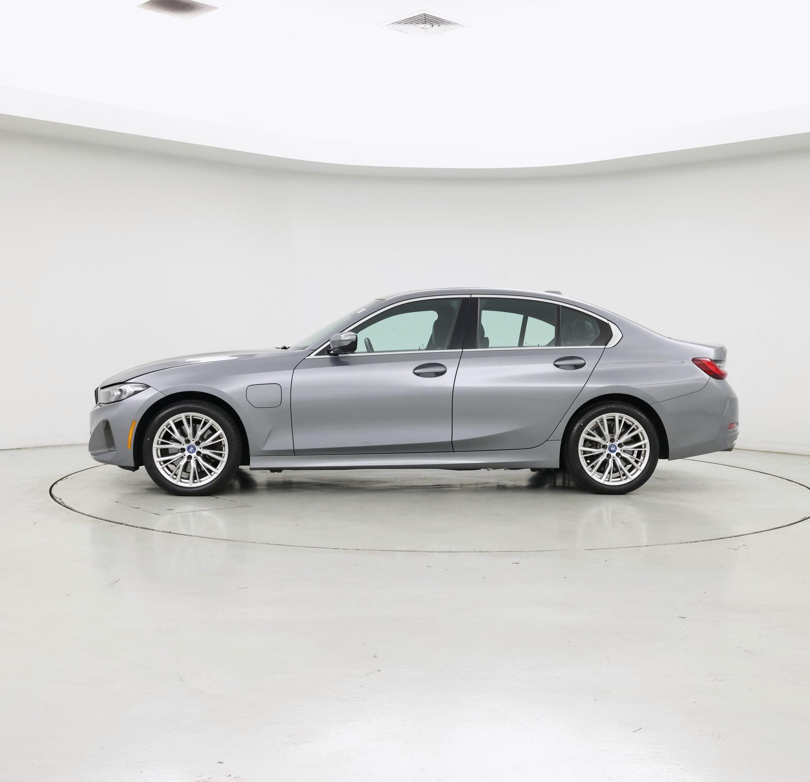 Thumbnail: 2024 BMW 3 Series - 3